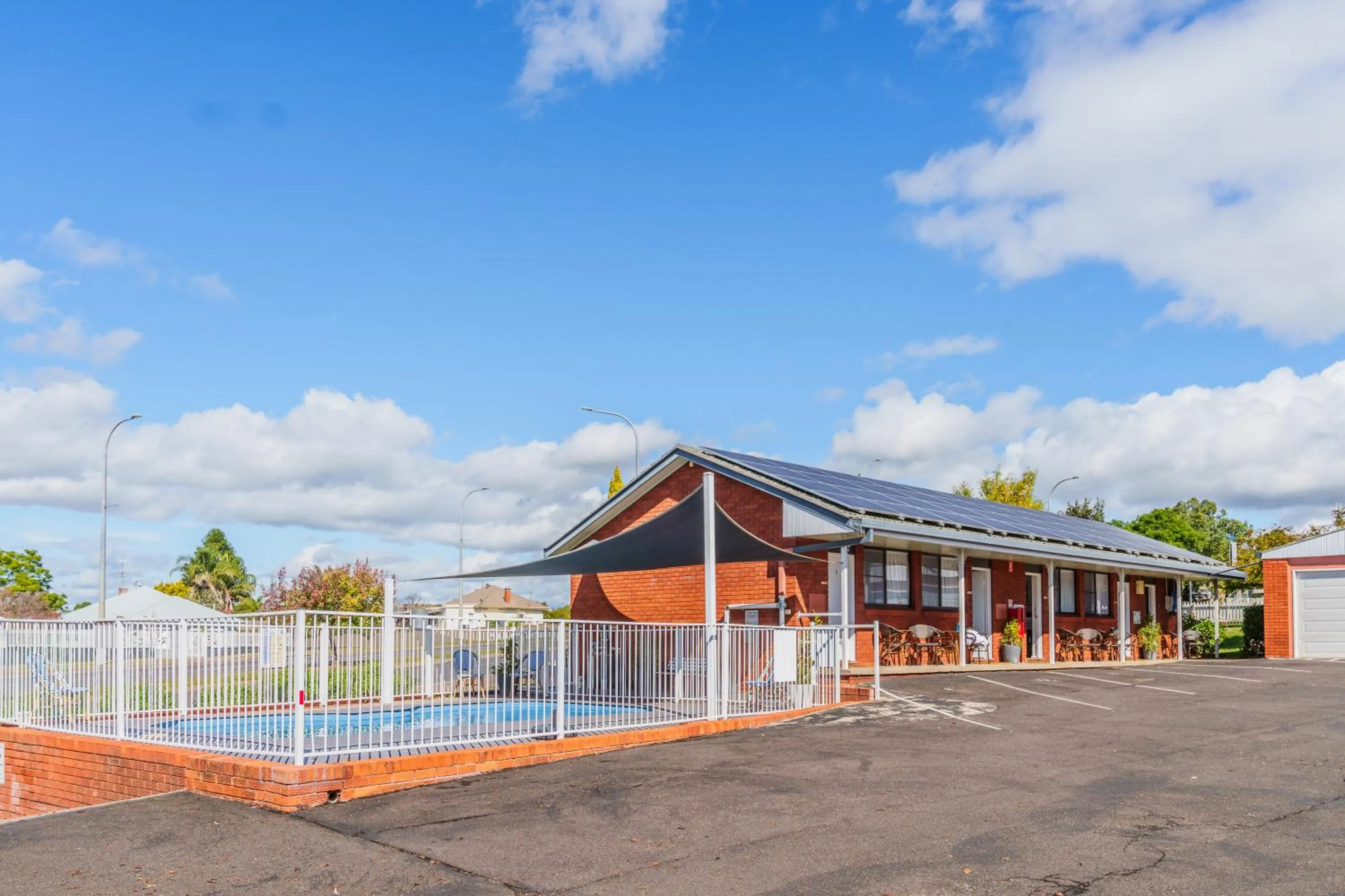 Property building in Roydons Motor Inn