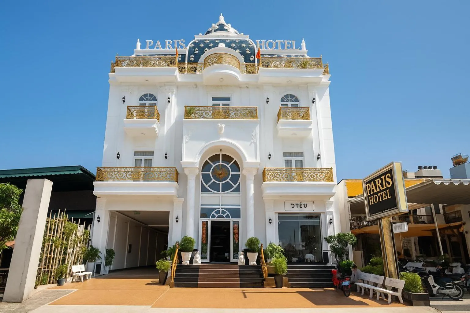 Property building in Paris Hotel Bình Thuận