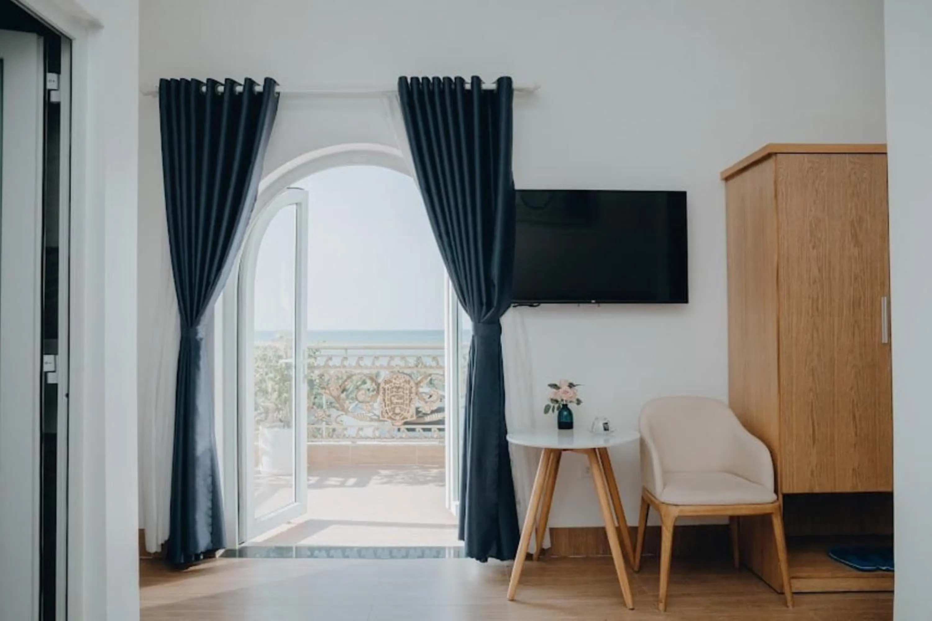 Photo of the whole room, Bed in Paris Hotel Bình Thuận