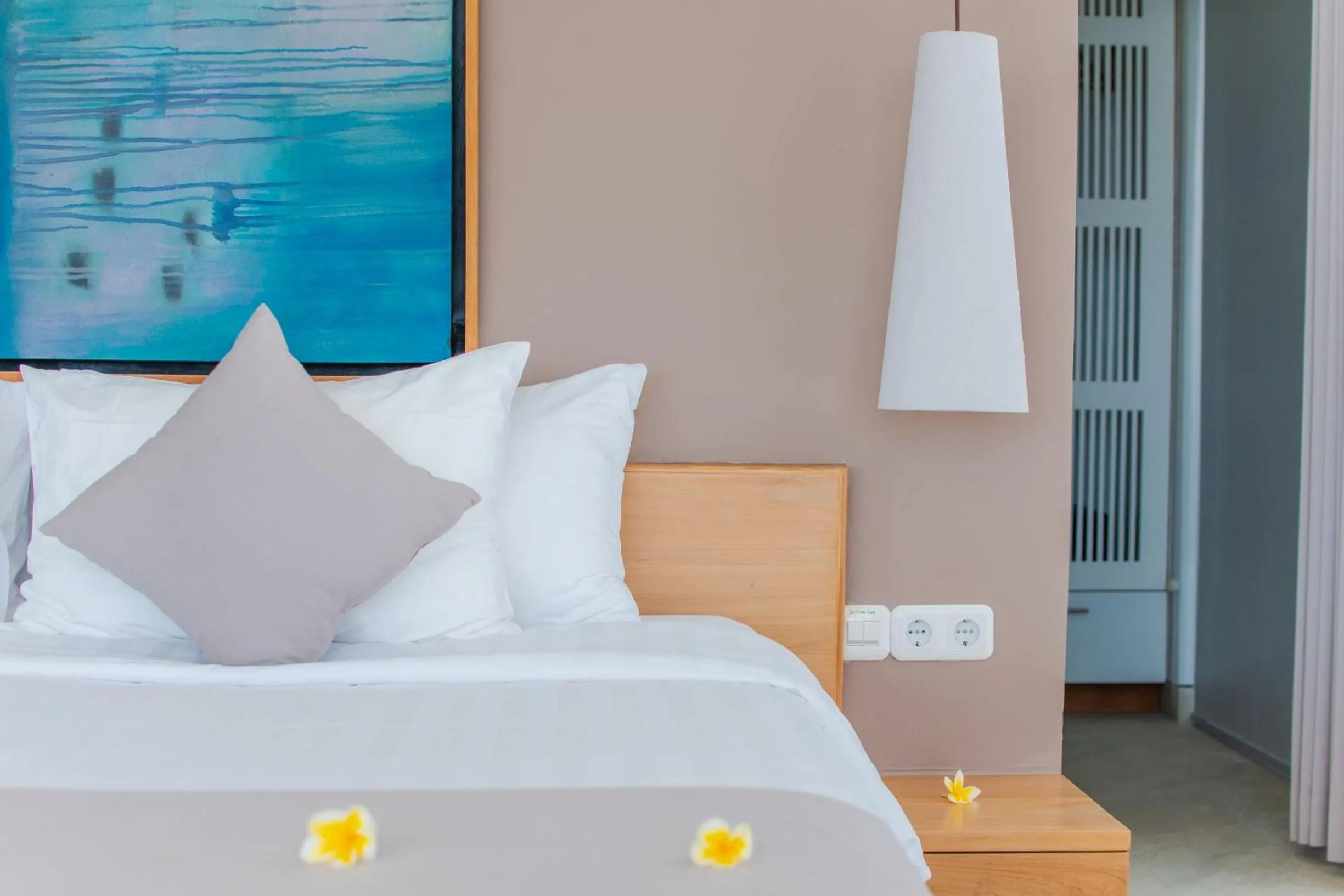 Bed in Deep Blue Villa Bali