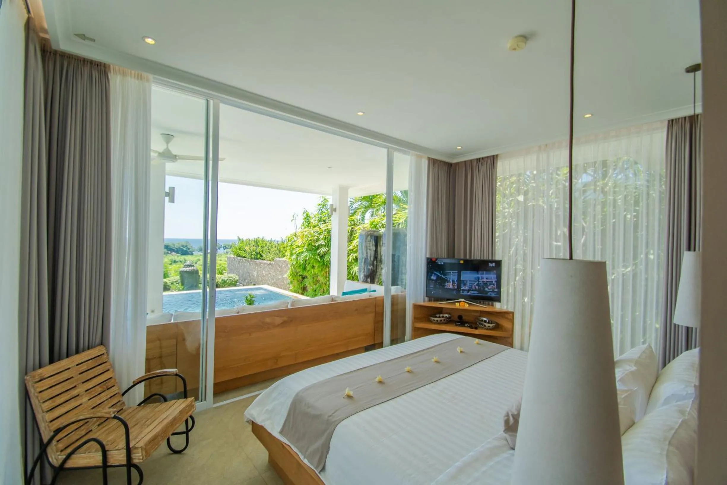 Bed in Deep Blue Villa Bali
