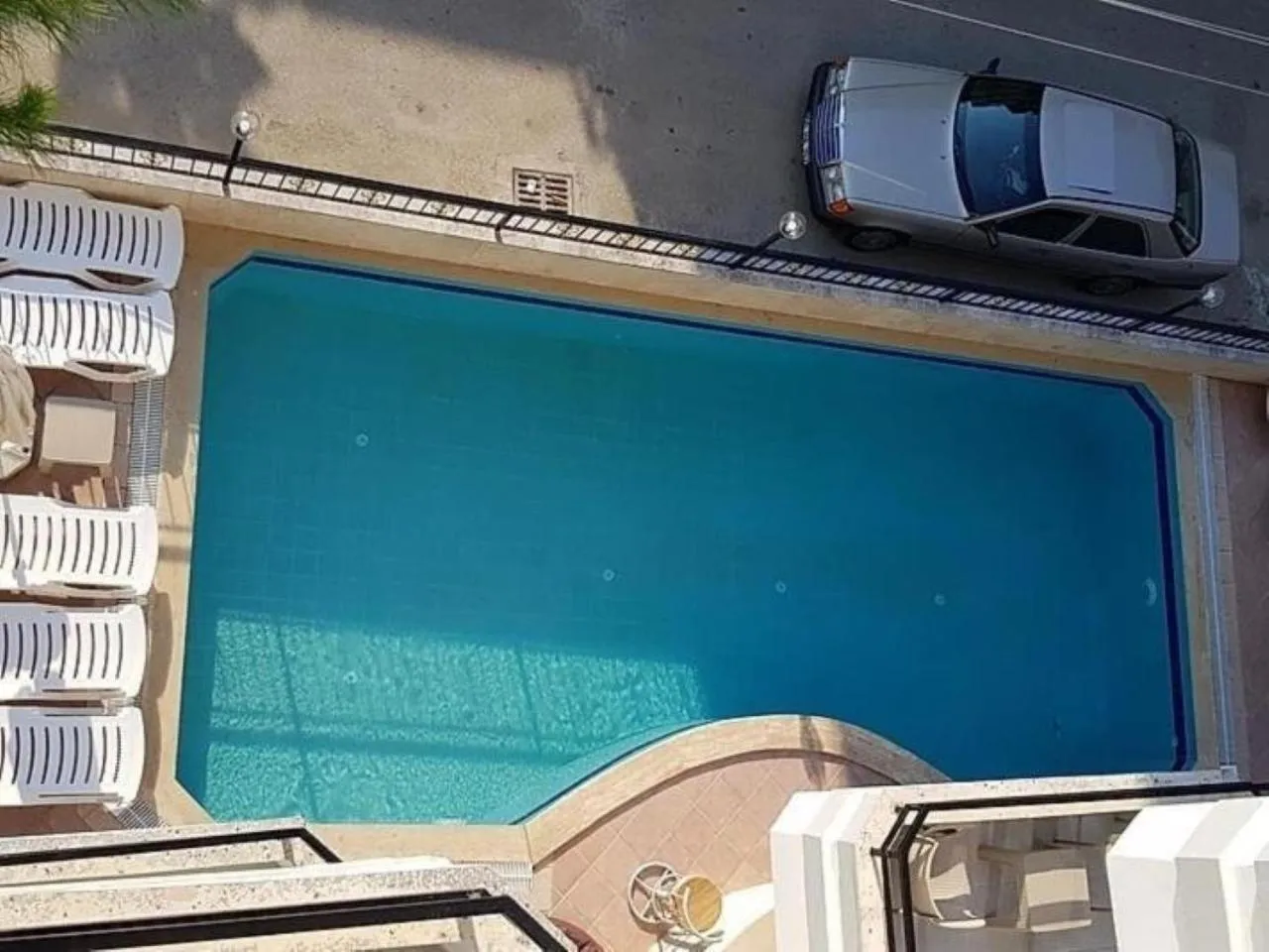 Swimming pool in Christina Apart Otel