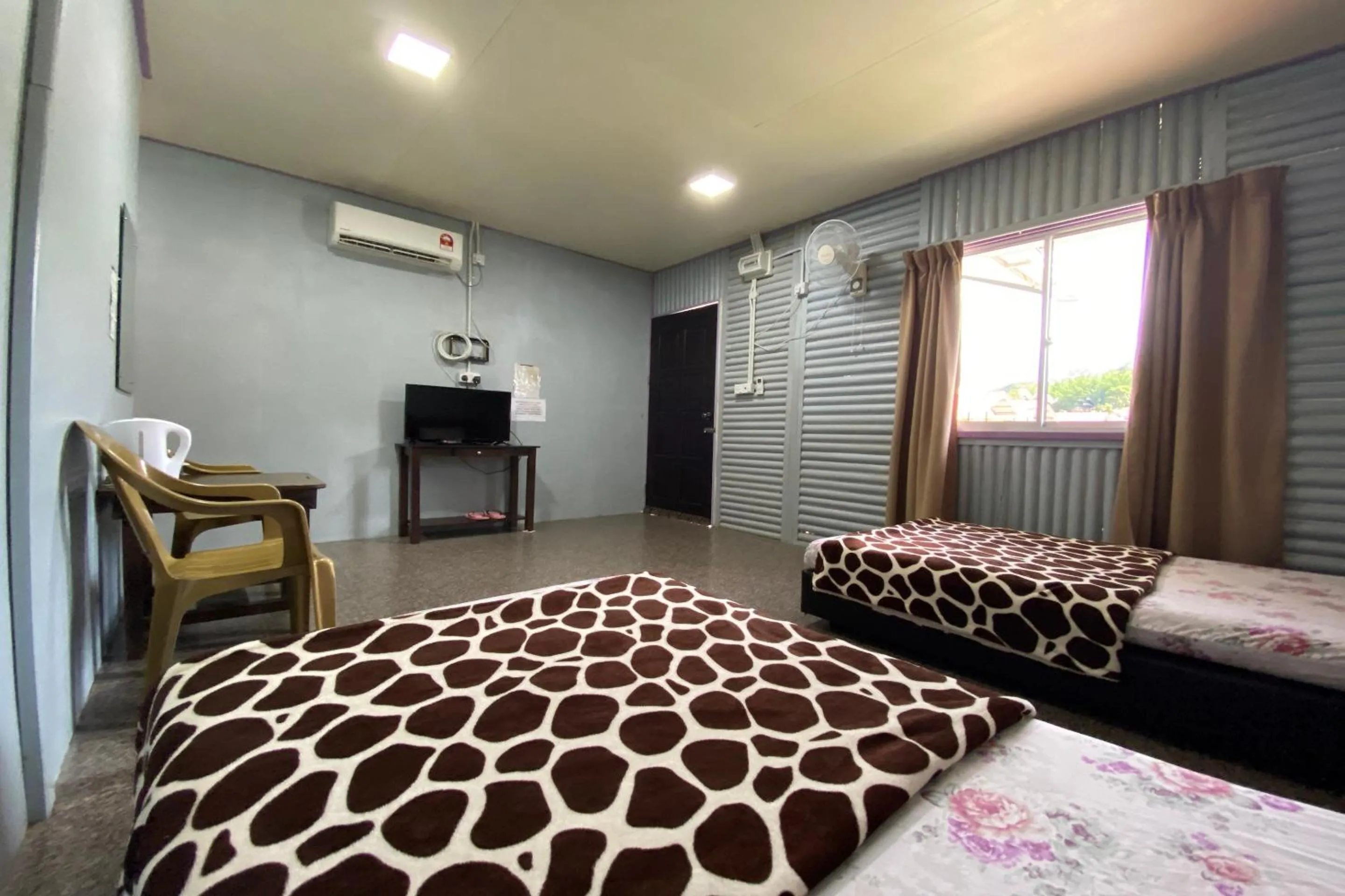 Bedroom, Bed in Hotel O Kampung Stay Kilimu