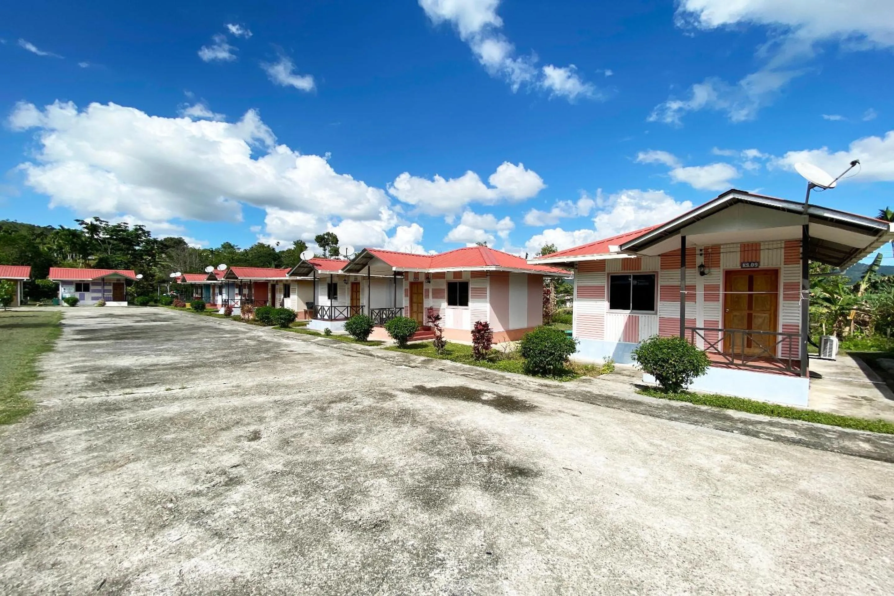 Facade/entrance in Hotel O Kampung Stay Kilimu