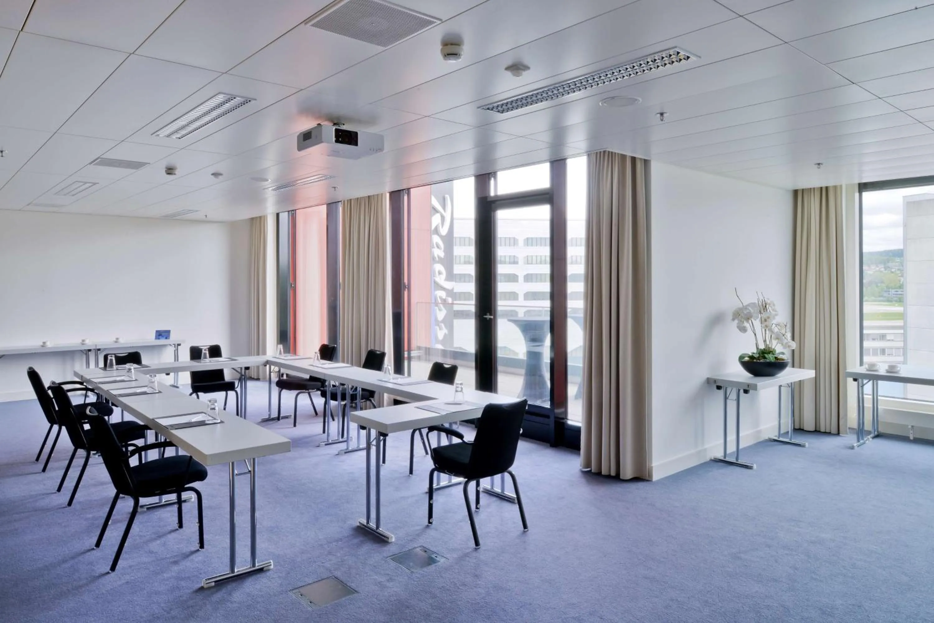 Meeting/conference room in Radisson Blu Hotel Zurich Airport