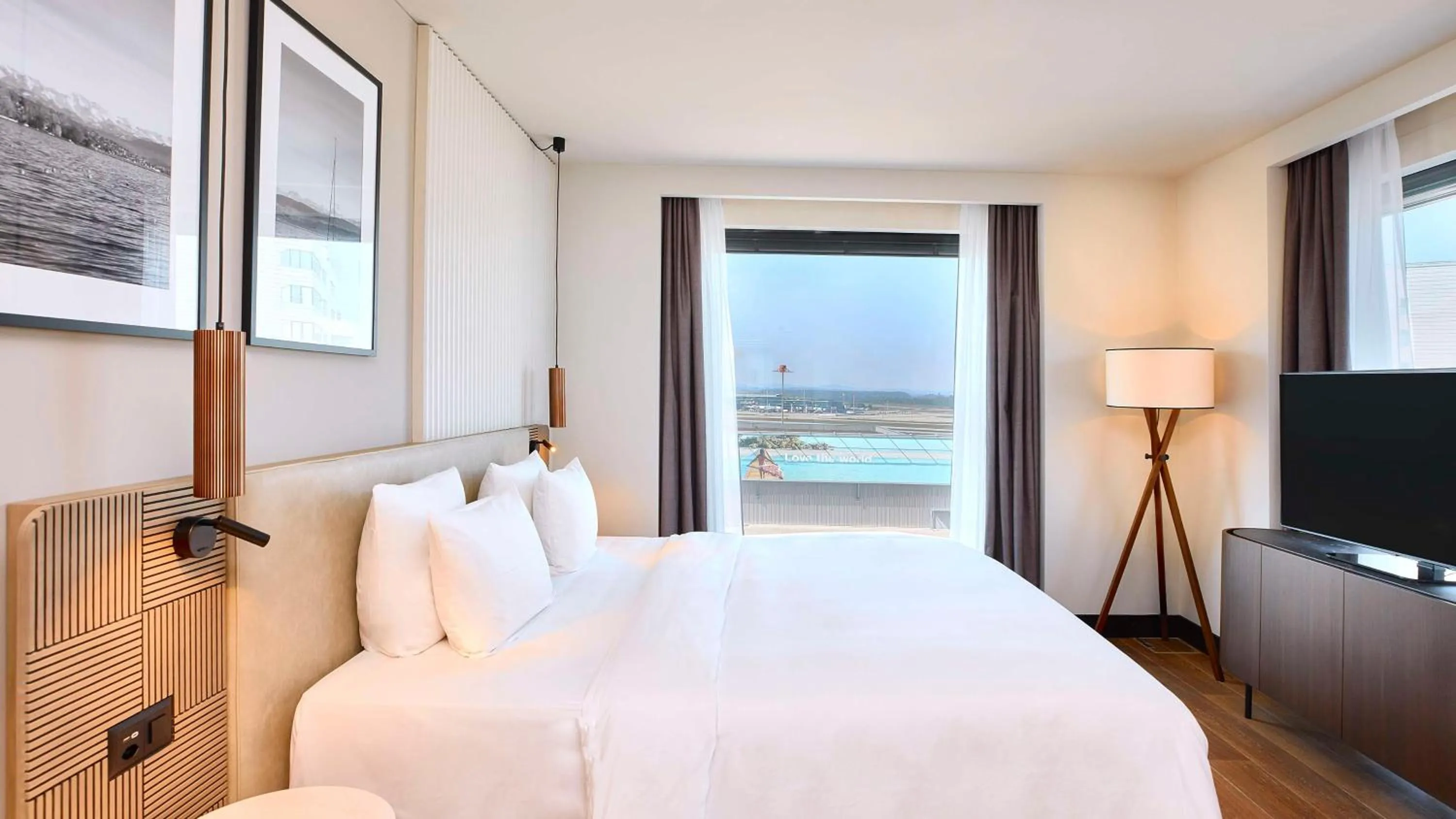 Photo of the whole room, Bed in Radisson Blu Hotel Zurich Airport