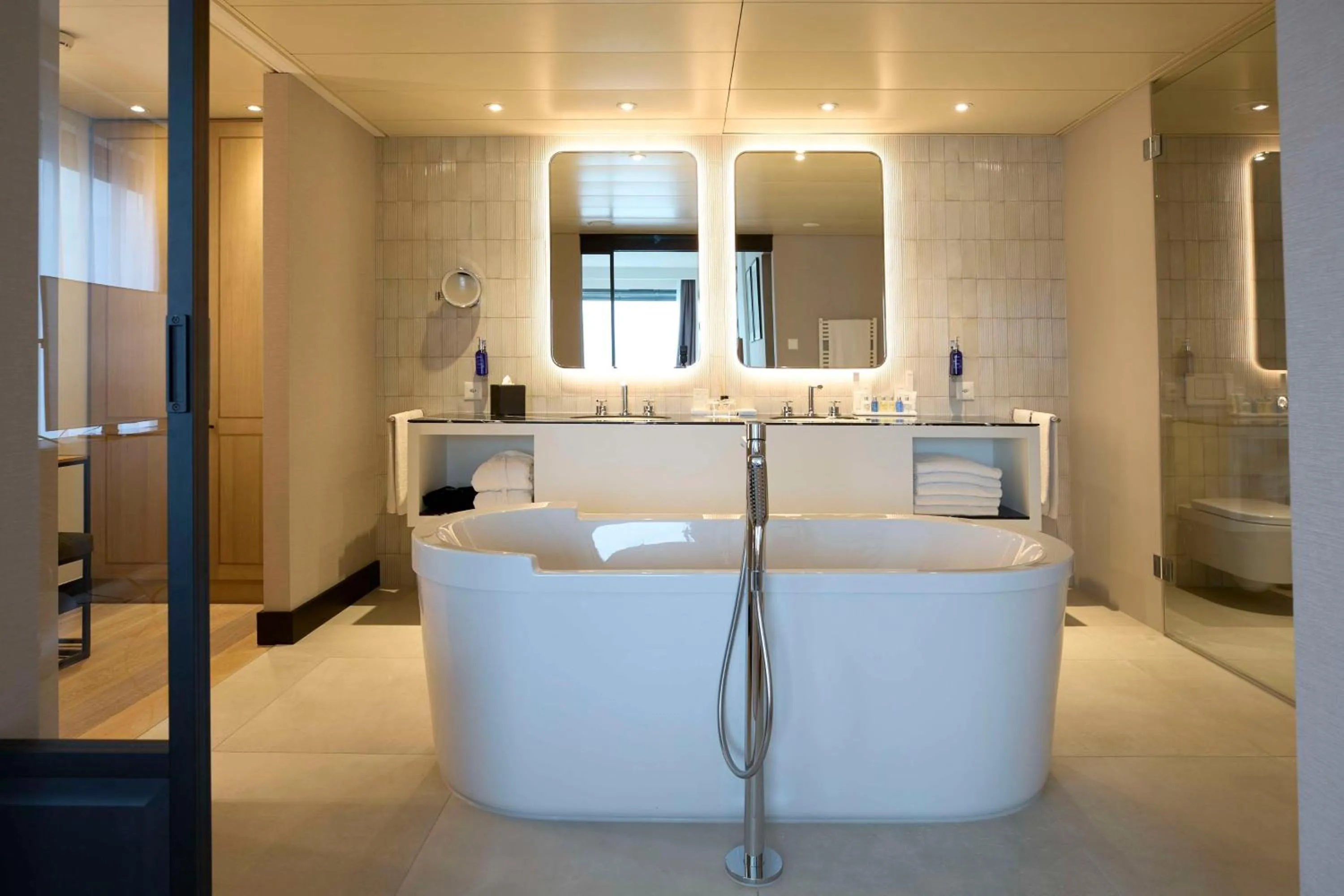 Bathroom in Radisson Blu Hotel Zurich Airport