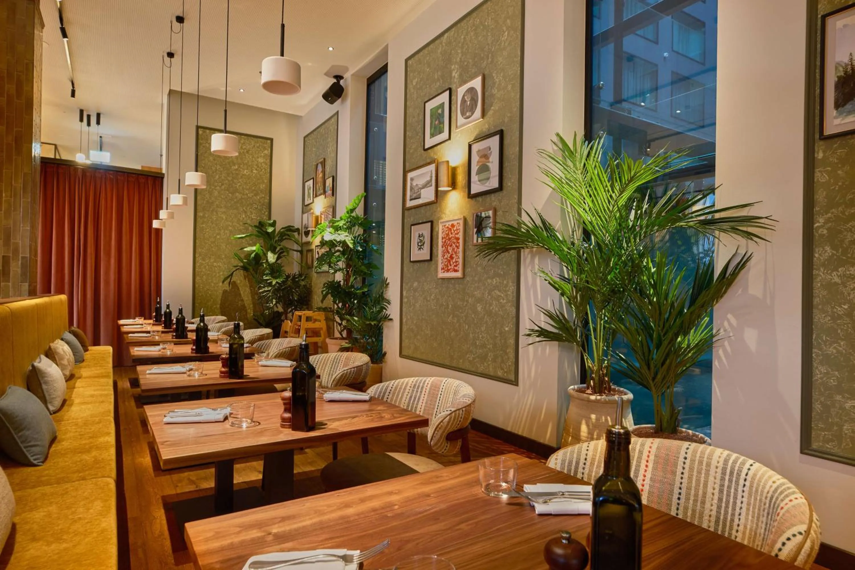 Restaurant/places to eat in Radisson Blu Hotel Zurich Airport