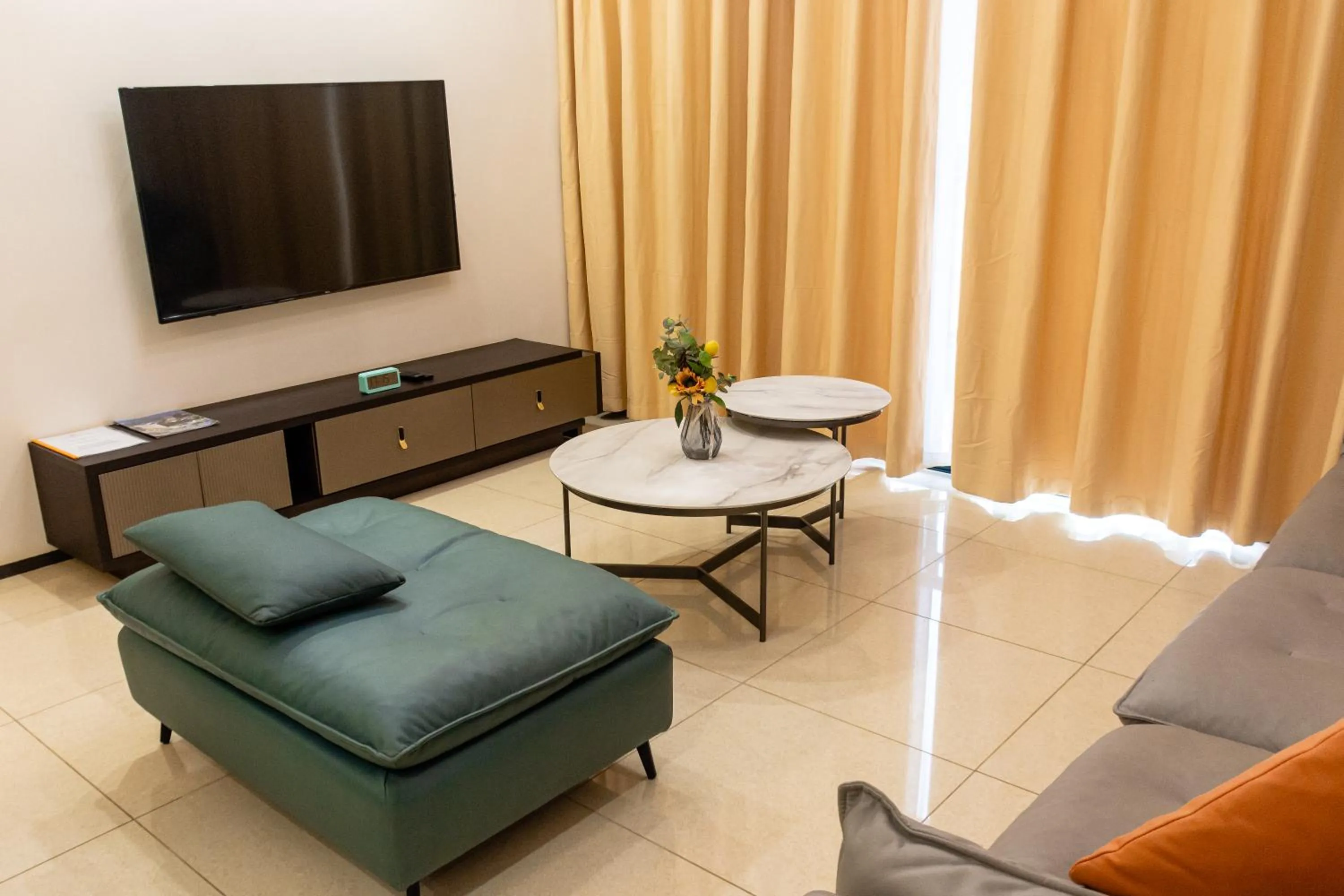 TV and multimedia in Rose Garden Private Apartment By LINK