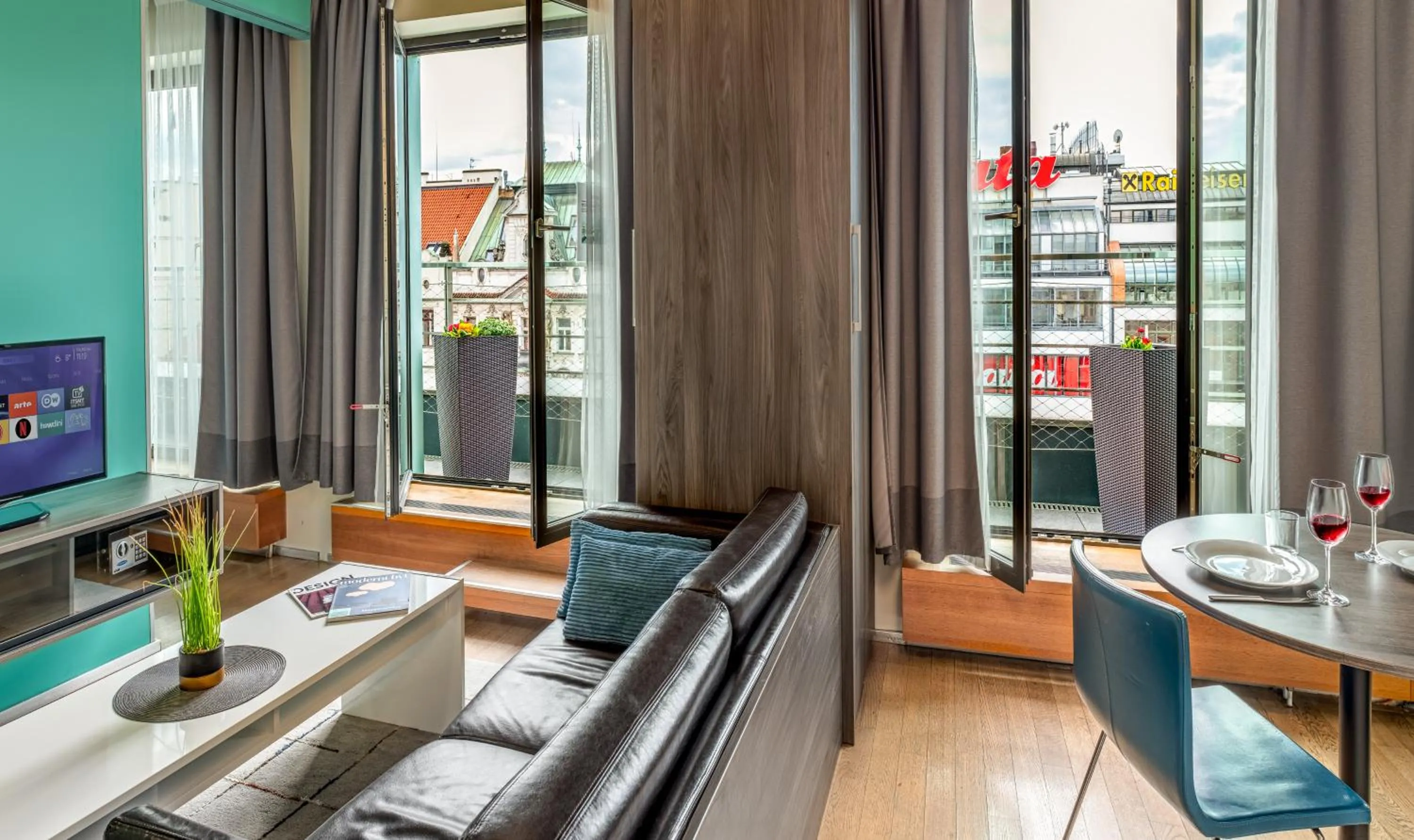 TV and multimedia in VN3 Terraces Suites by Adrez