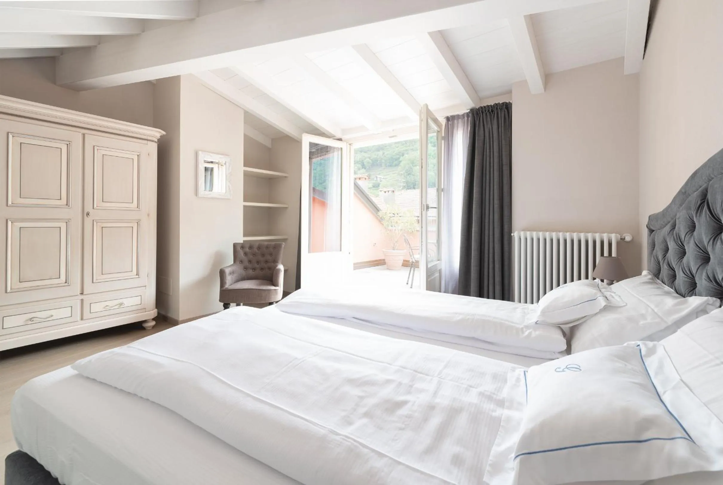 Bed in Antico Borgo B&B Cannobio