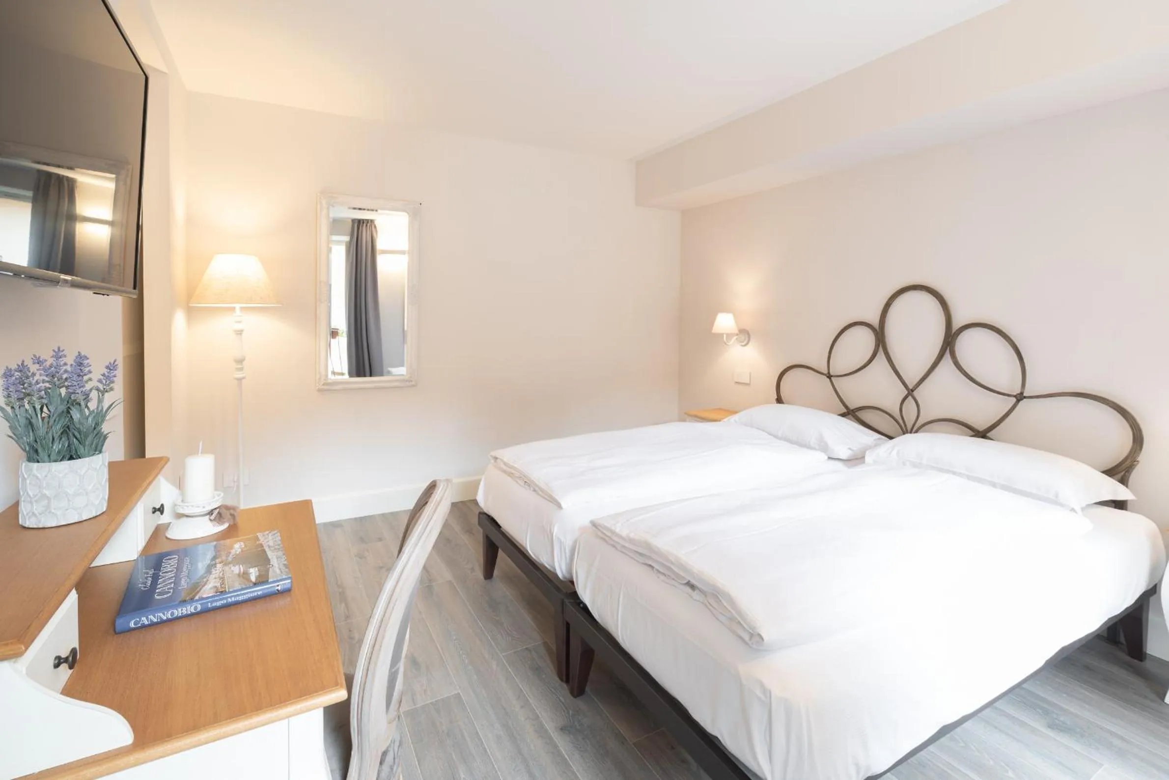 Bed in Antico Borgo B&B Cannobio