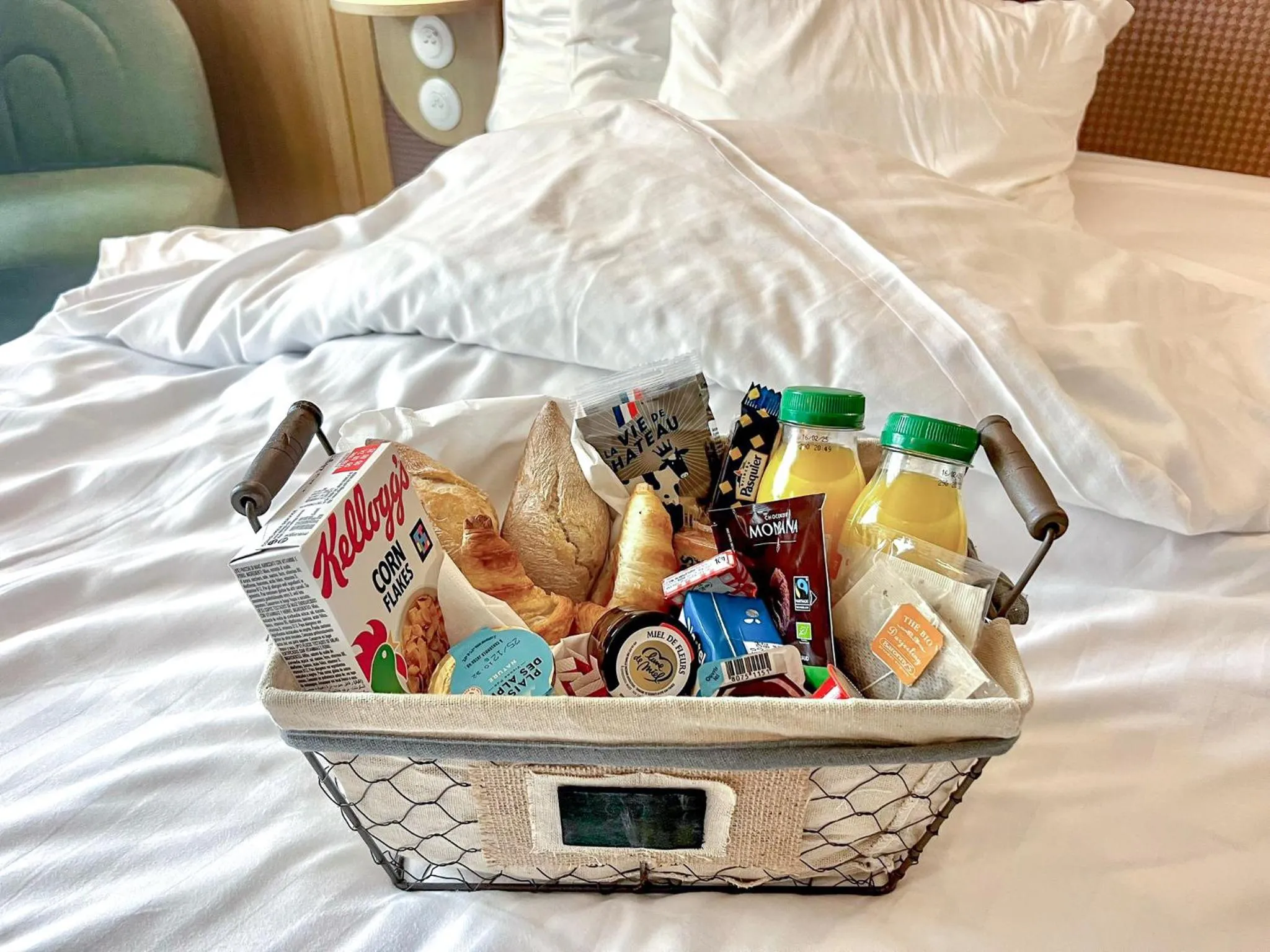 Breakfast, Bed in Hotel Aparthotel AMMI Vieux Nice