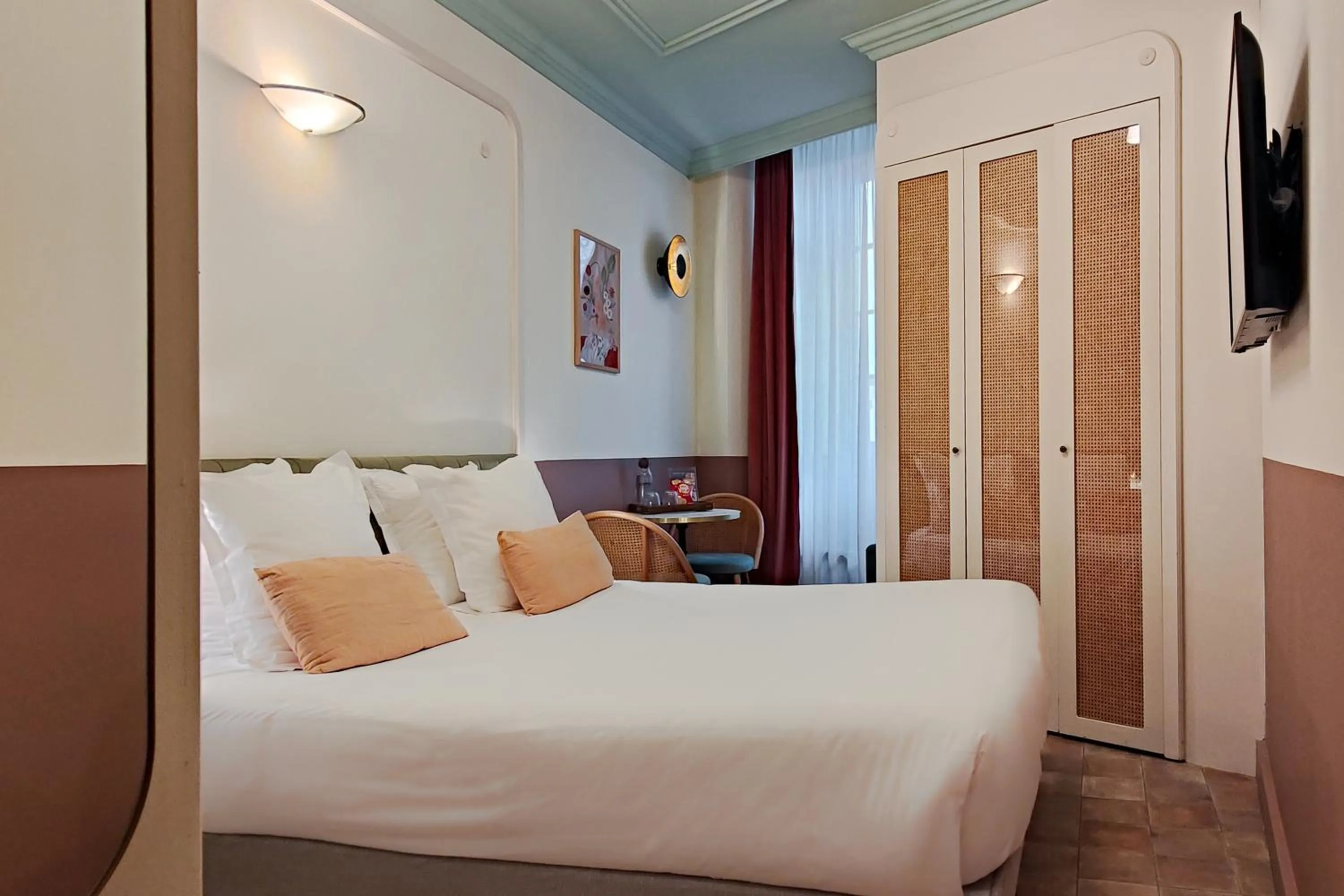 Photo of the whole room, Bed in Hotel Aparthotel AMMI Vieux Nice