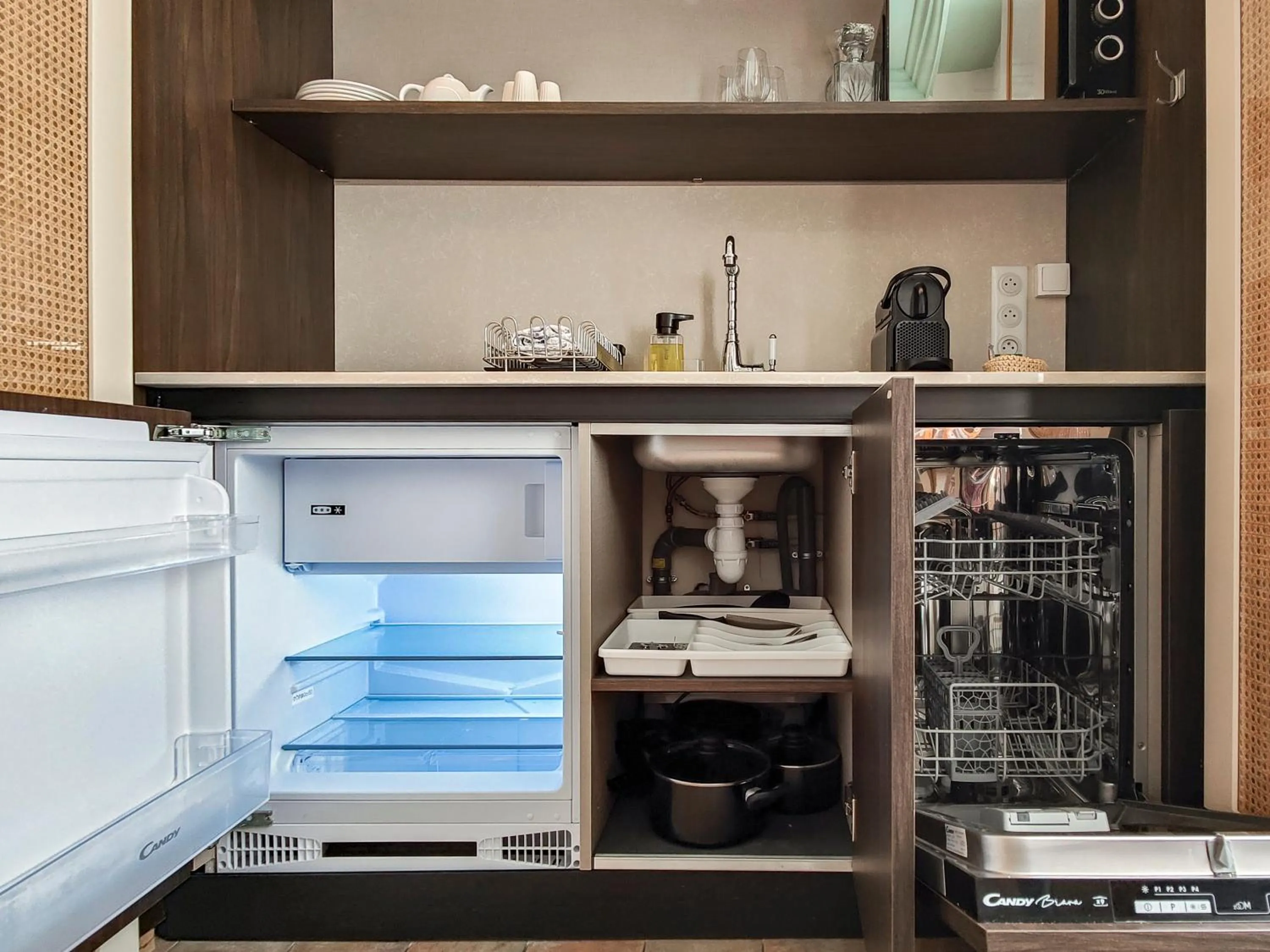 Kitchen or kitchenette in Hotel Aparthotel AMMI Vieux Nice