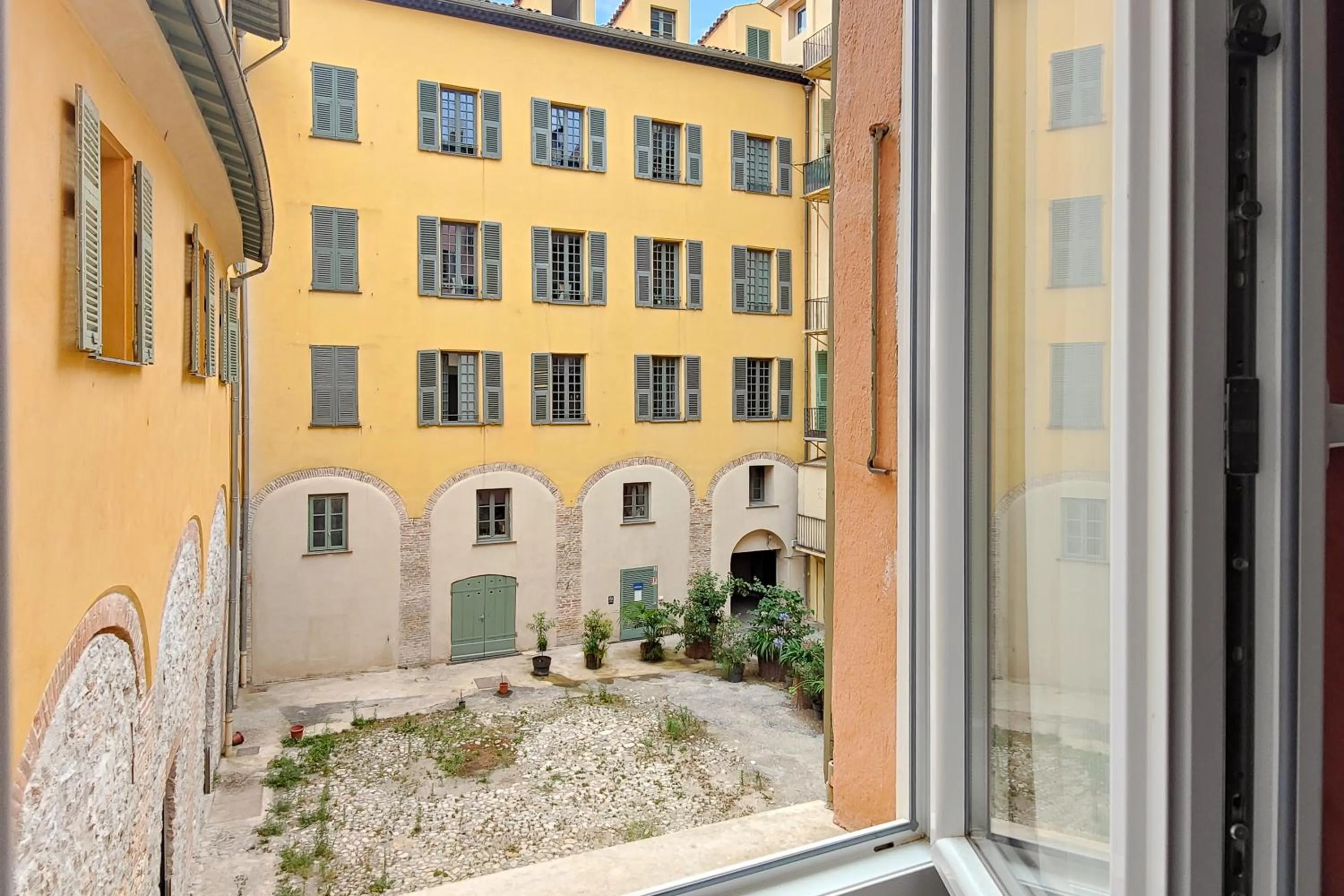 Inner courtyard view in Hotel Aparthotel AMMI Vieux Nice