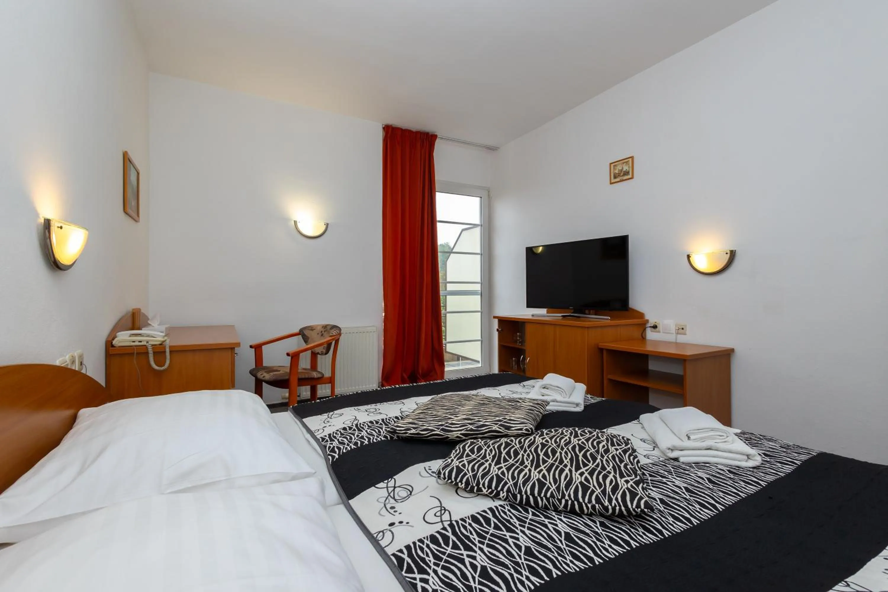 TV and multimedia, Bed in Hotel pod Zámkom