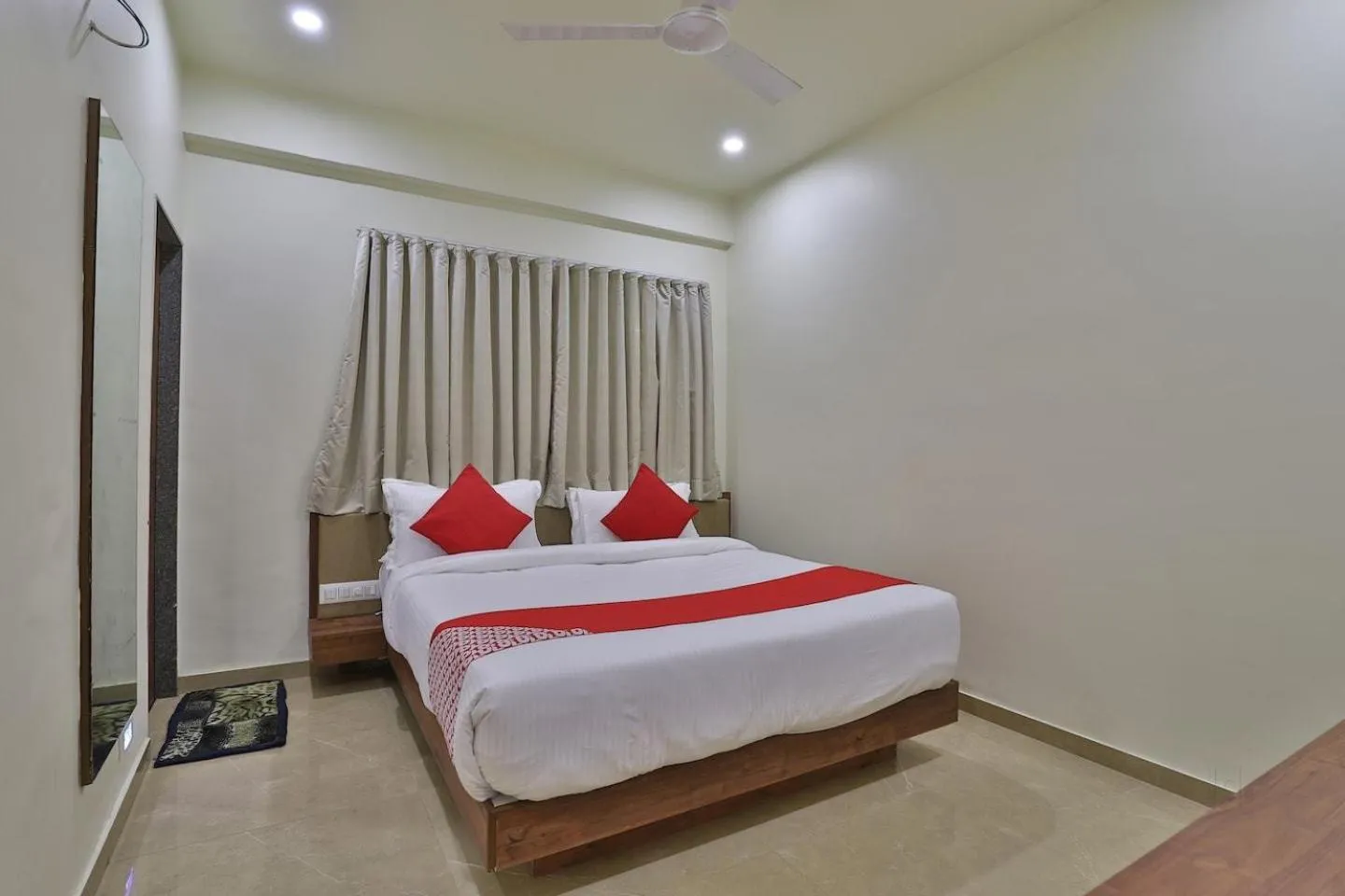 Bedroom, Bed in Hotel Kuber