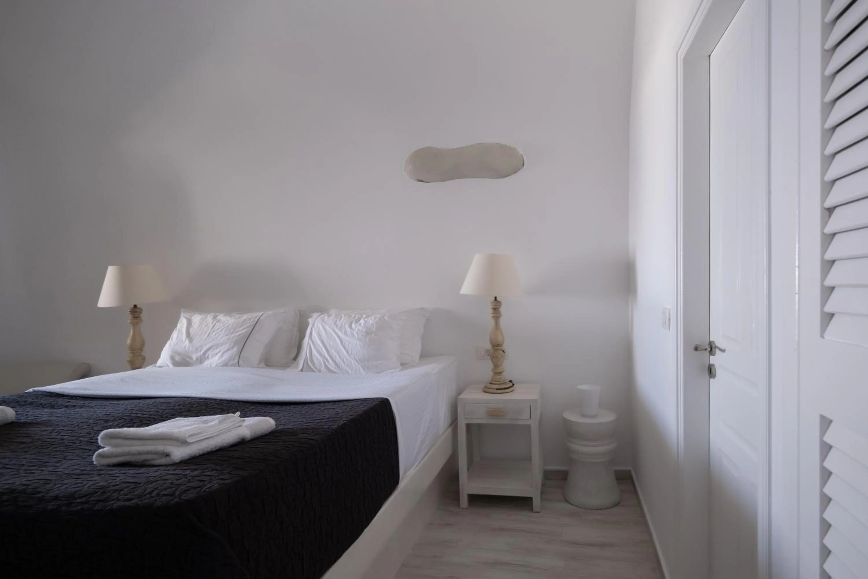 Bed in Anemos Cave Suites