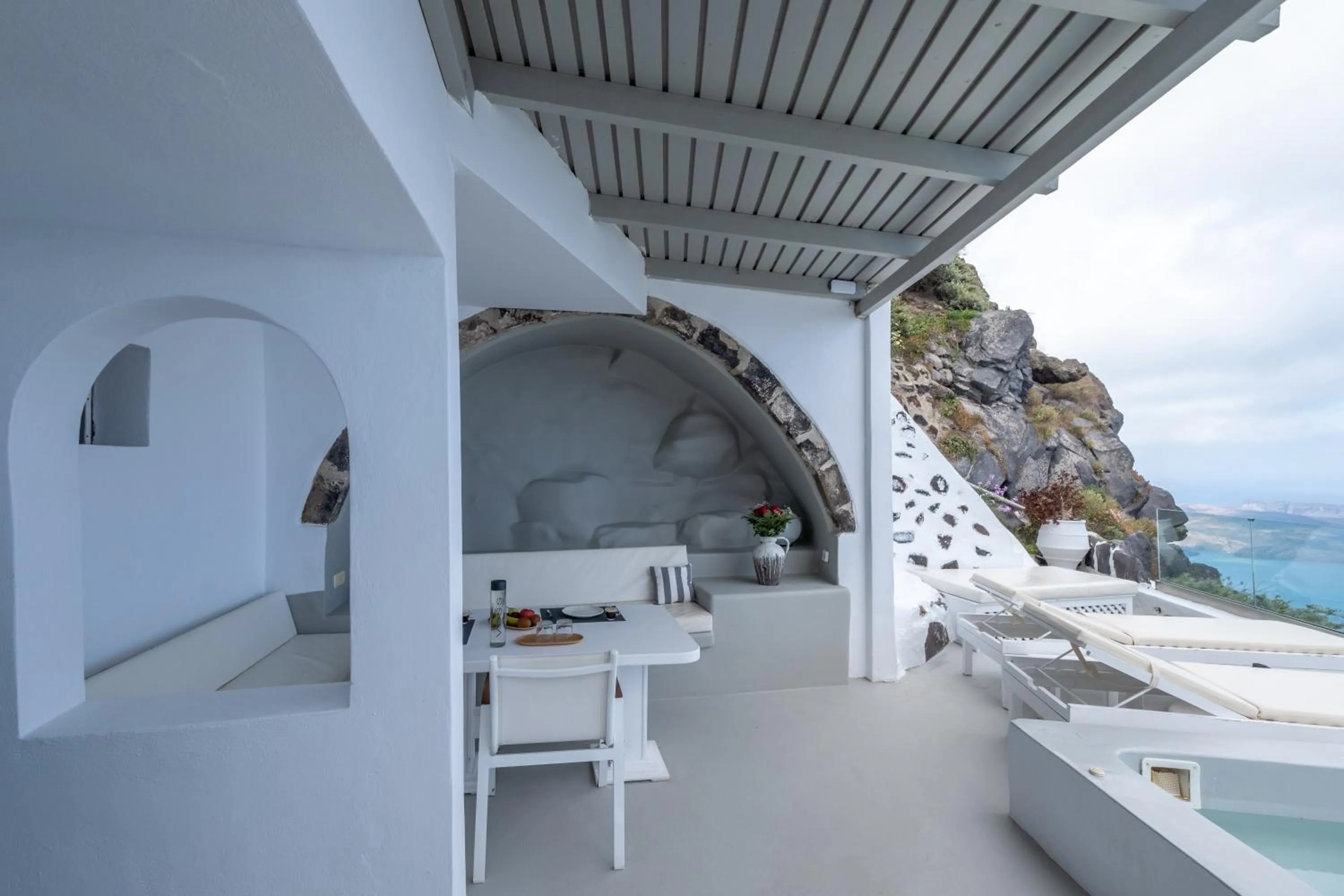 Anemos Cave Suites