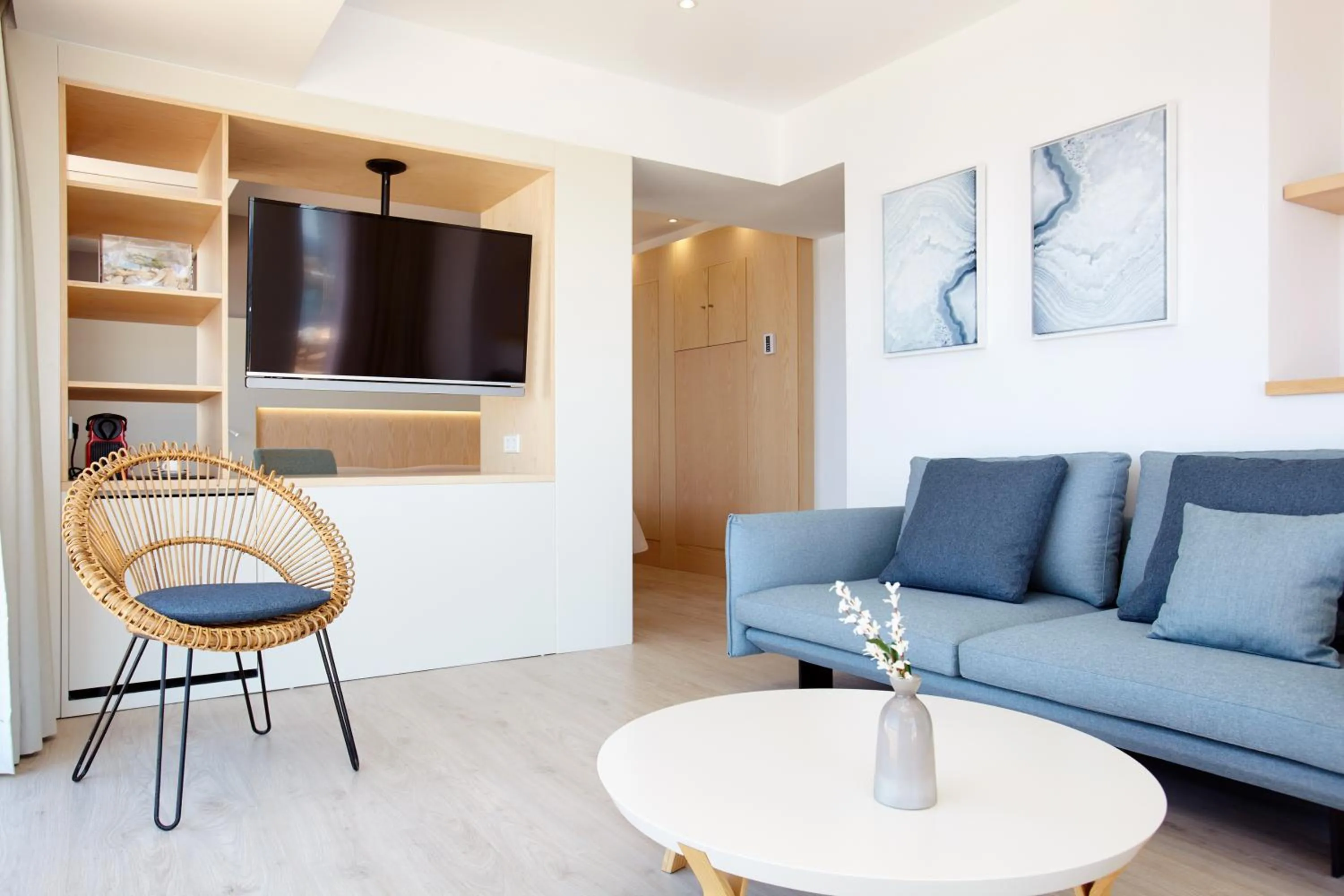 TV and multimedia in Universal Hotel Cabo Blanco - Adults Only