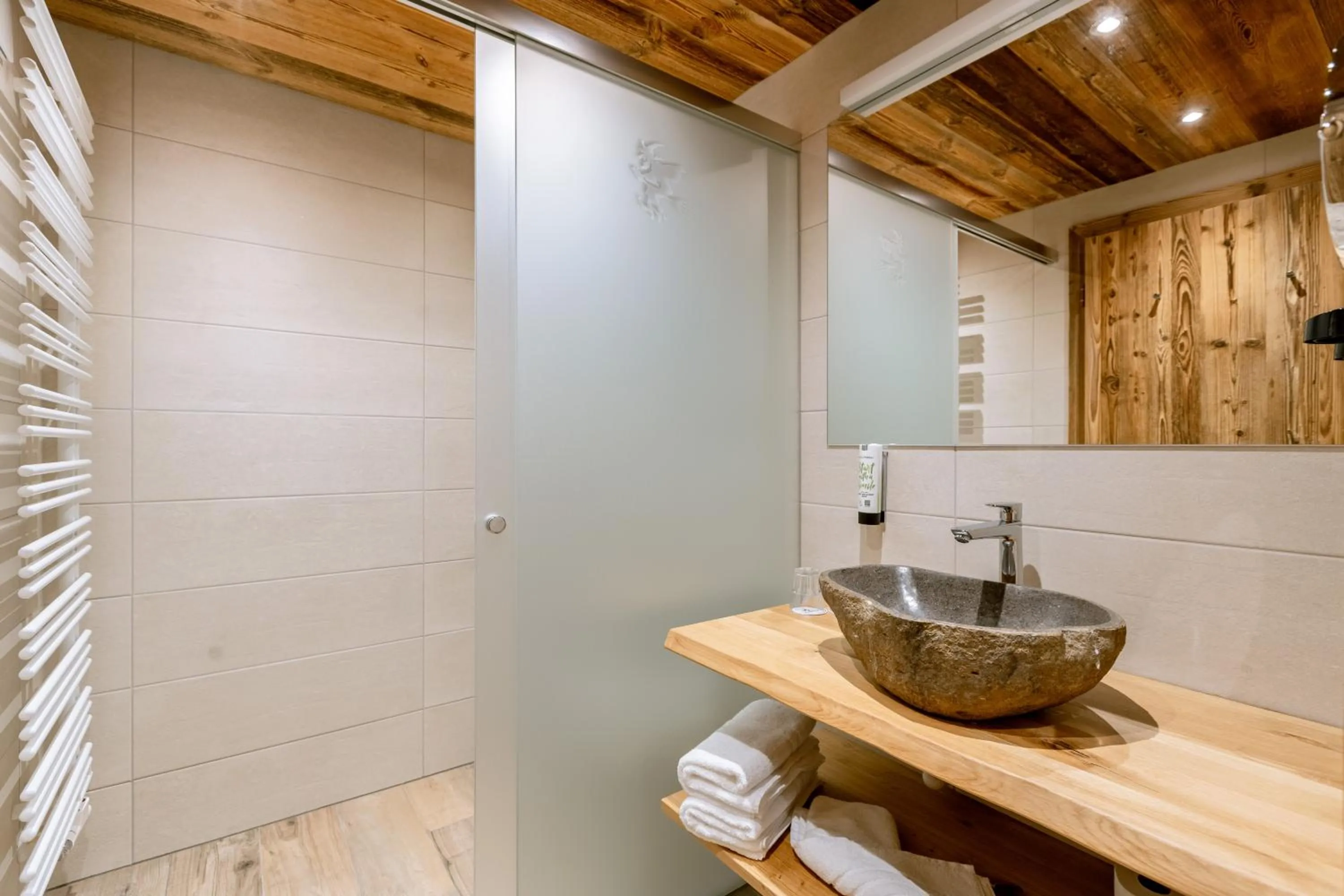 Toilet in Hotel Restaurant Hexenalm