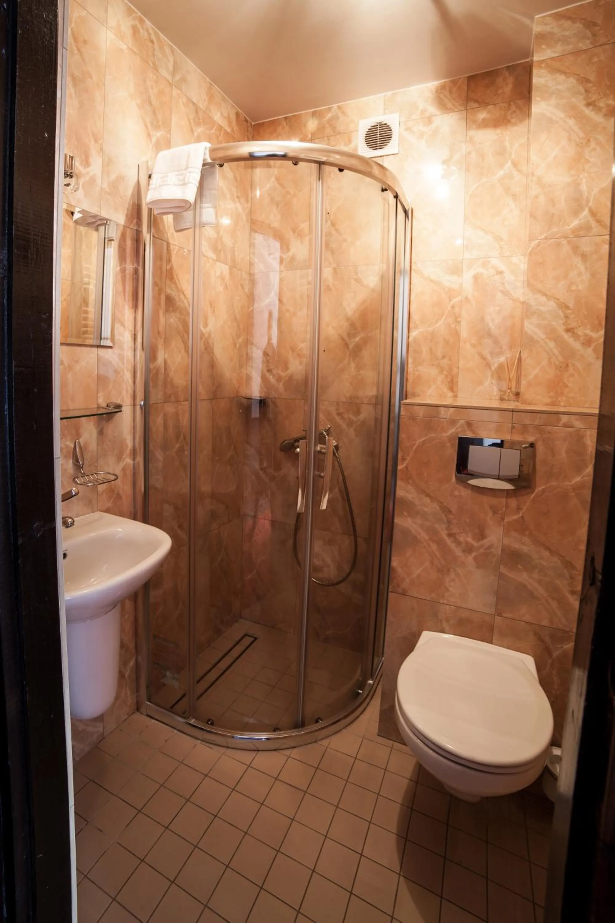 Shower in Hotel Maria