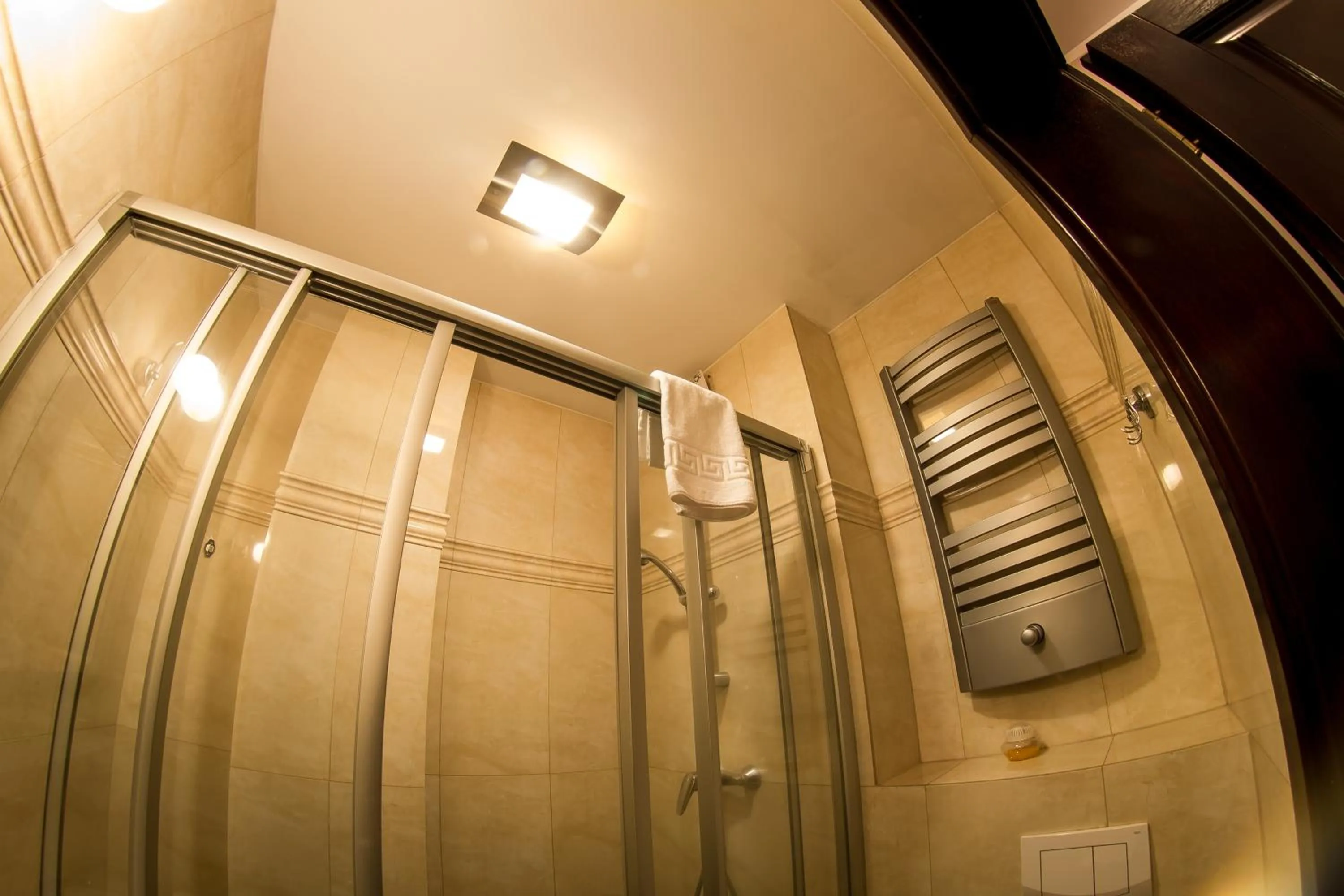 Shower in Hotel Maria