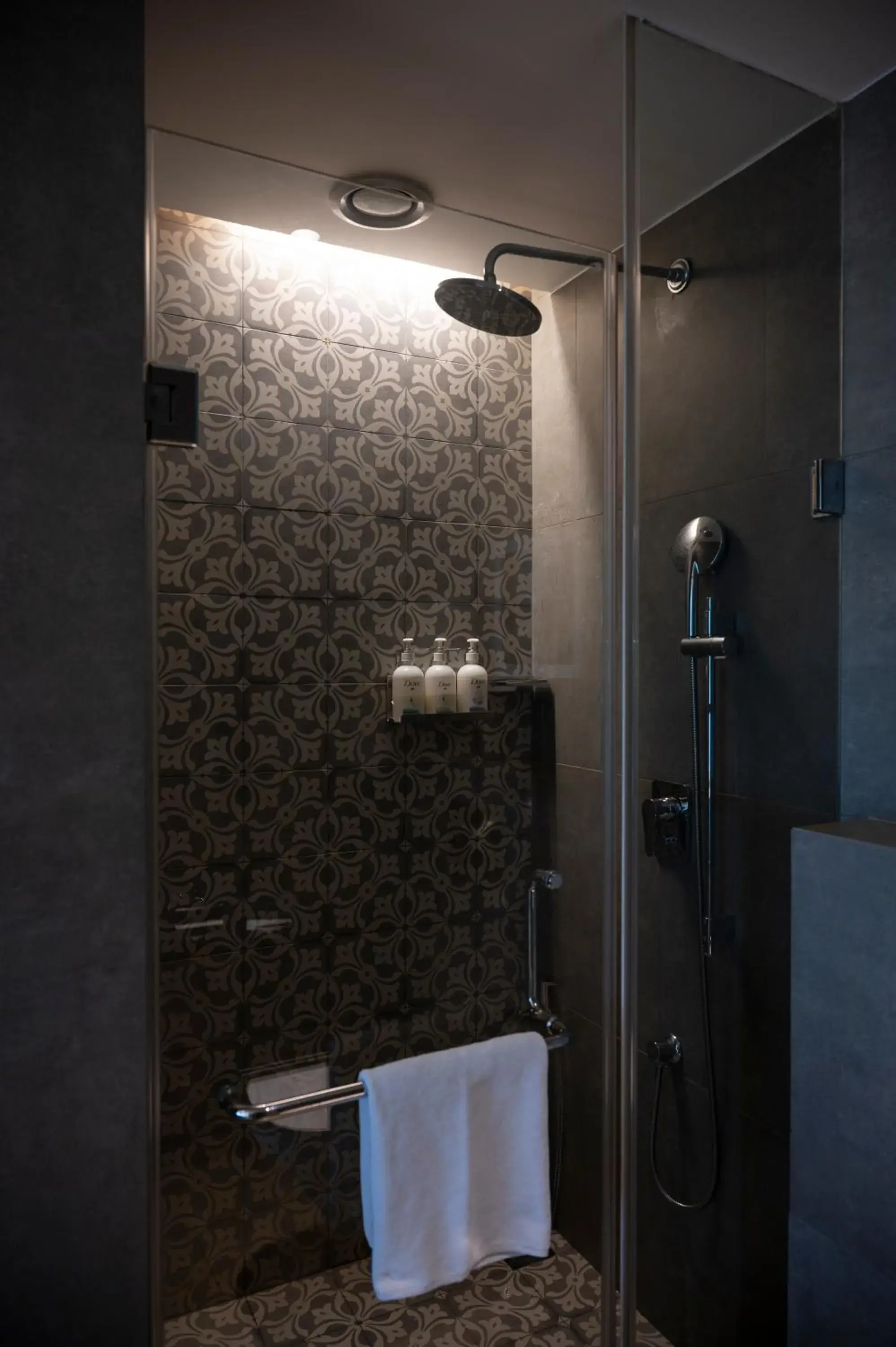 Premium King Room with King Bed and Single Bed - Balcony - 2 Pints of Beer on Arrival - BOGO offer on selected beverages at Shell Pool Bar till 8 pm in Holiday Inn Goa Candolim Premium King Room with King Bed and Single Bed - Balcony - 2 Pints of Beer on Arrival - BOGO offer on selected beverages at Shell Pool Bar till 8 pm in Holiday Inn Goa Candolim