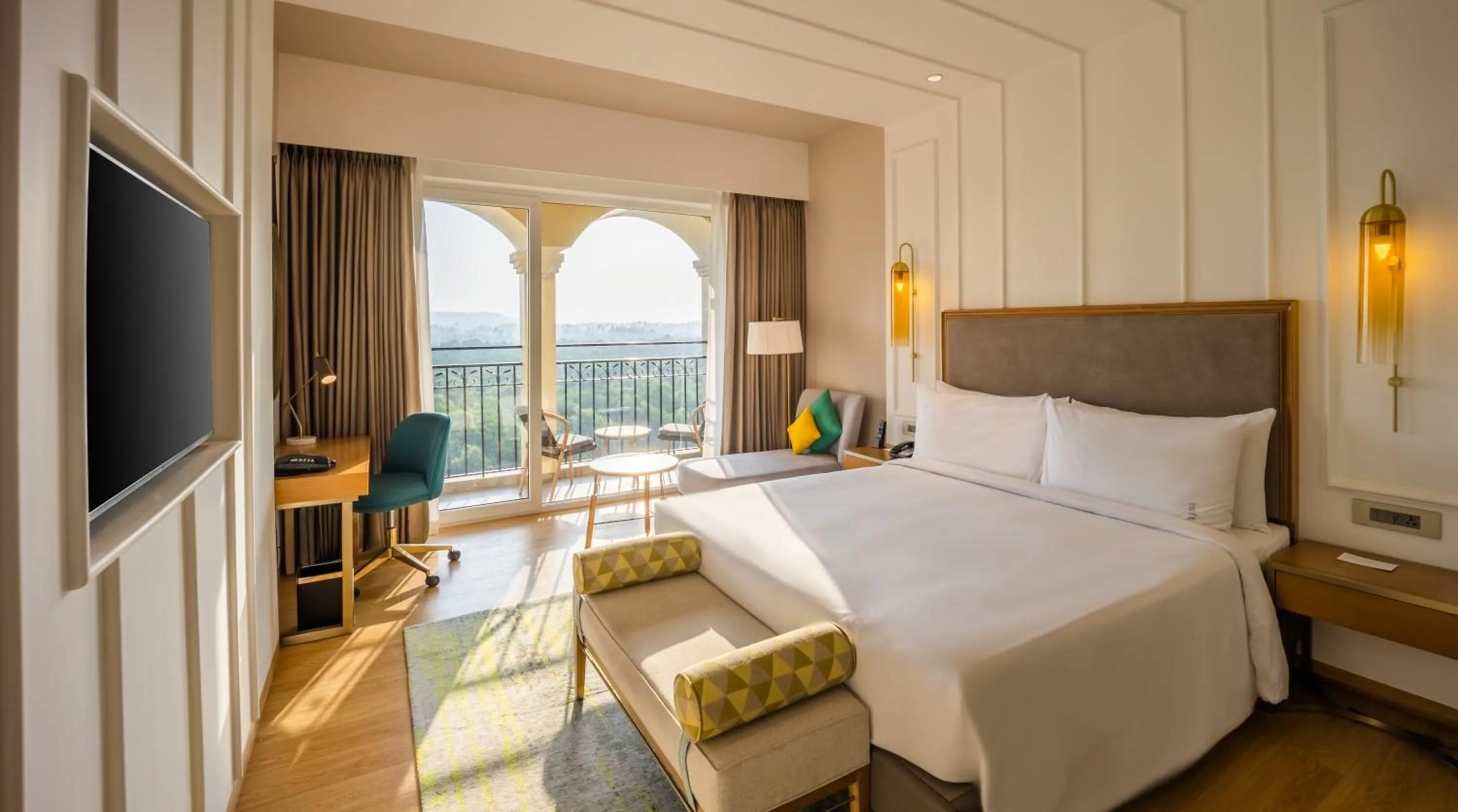 Photo of the whole room, Bed in Holiday Inn Goa Candolim