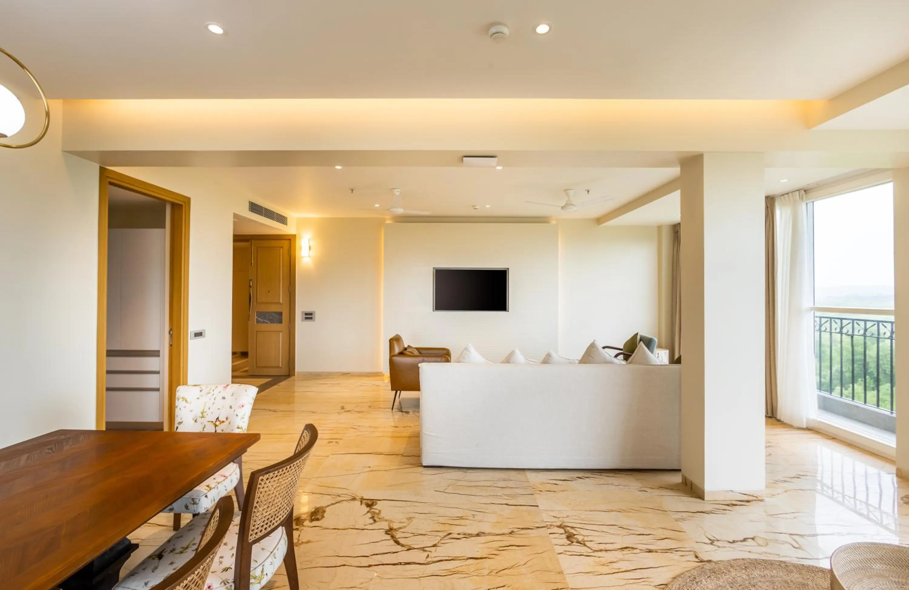 TV and multimedia in Holiday Inn Goa Candolim