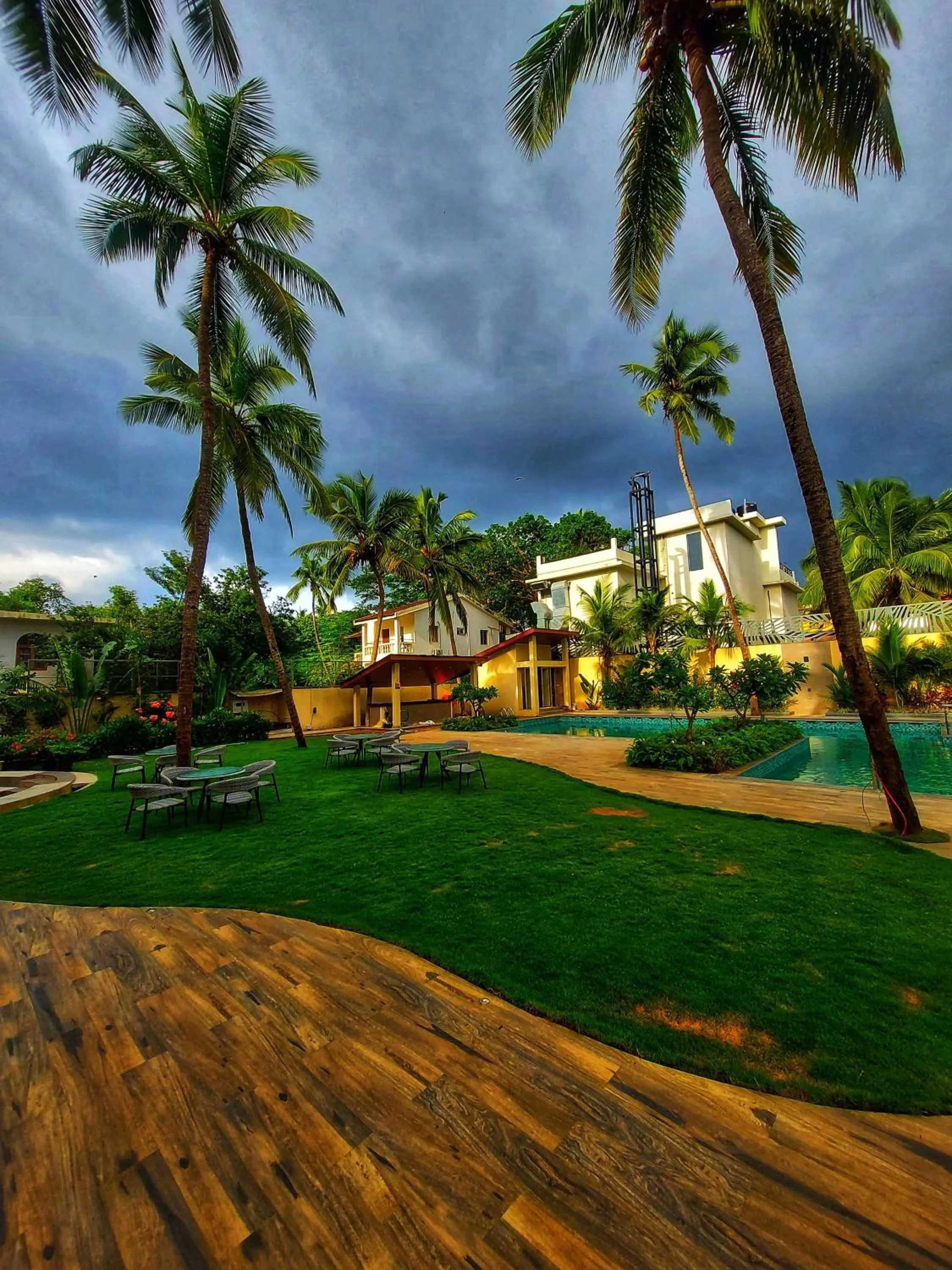 Garden in Holiday Inn Goa Candolim