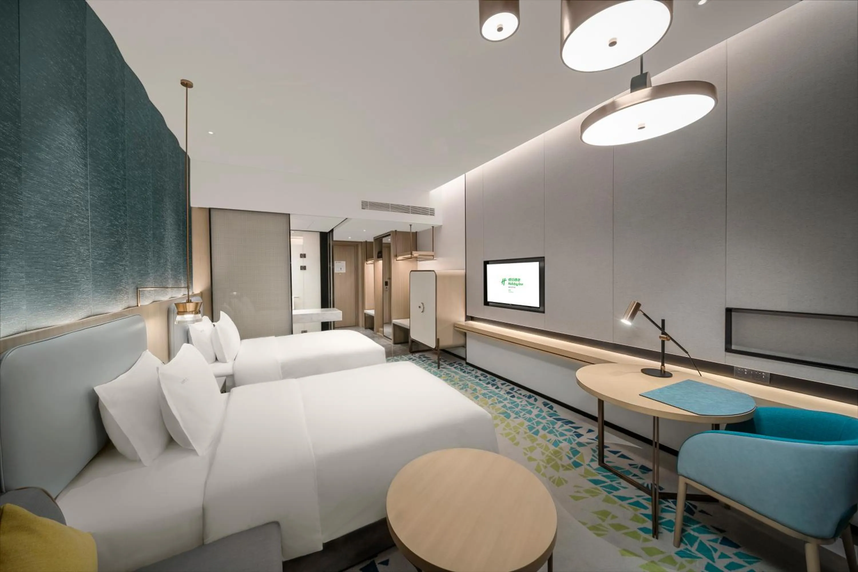 Photo of the whole room, Bed in Holiday Inn Fuyang by IHG