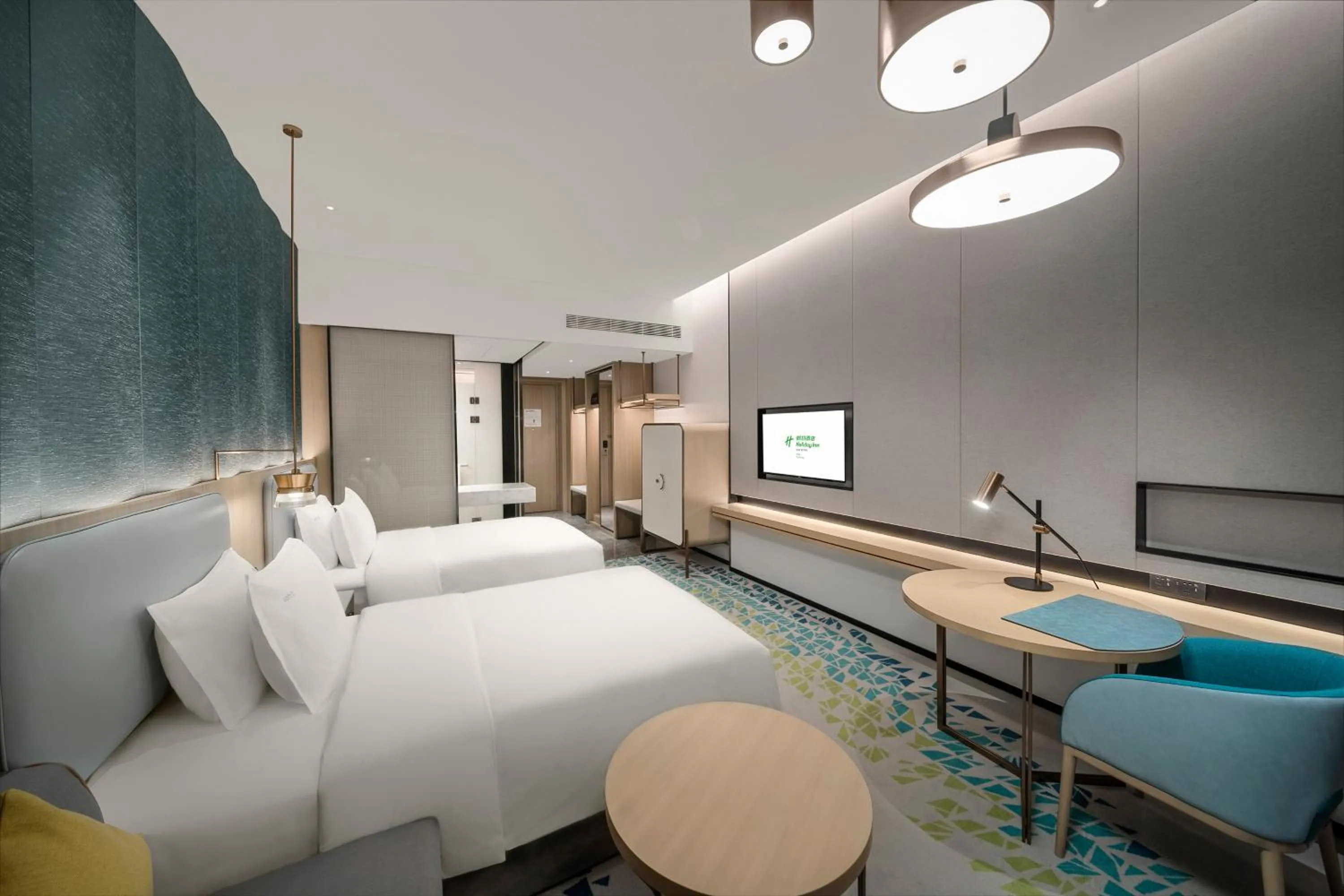 Photo of the whole room, Bed in Holiday Inn Fuyang by IHG