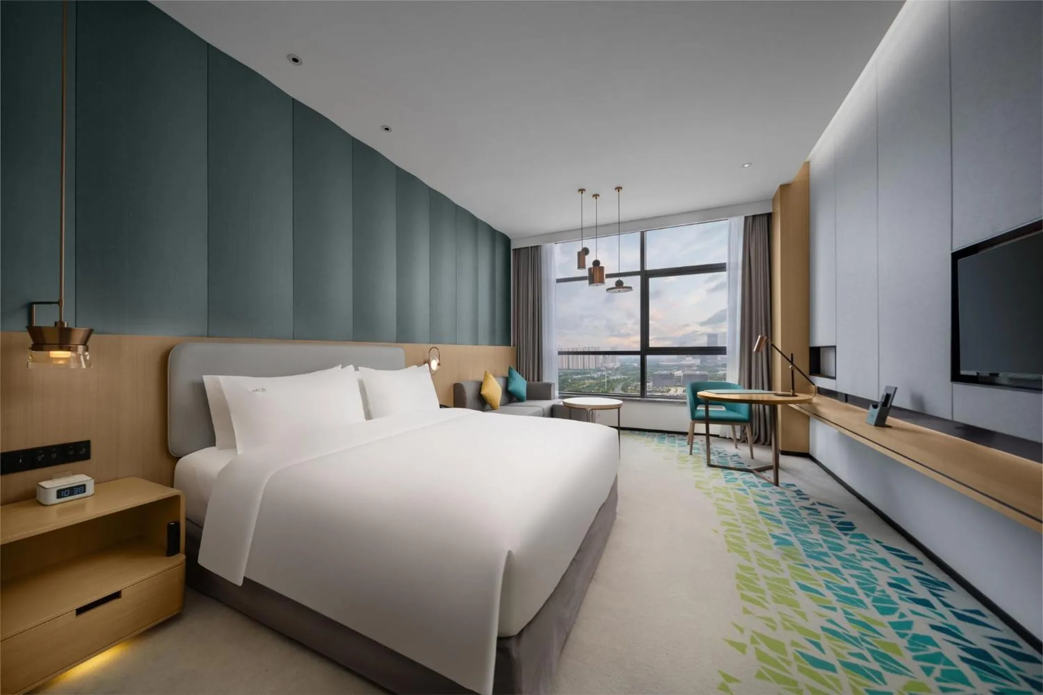 Photo of the whole room, Bed in Holiday Inn Fuyang by IHG