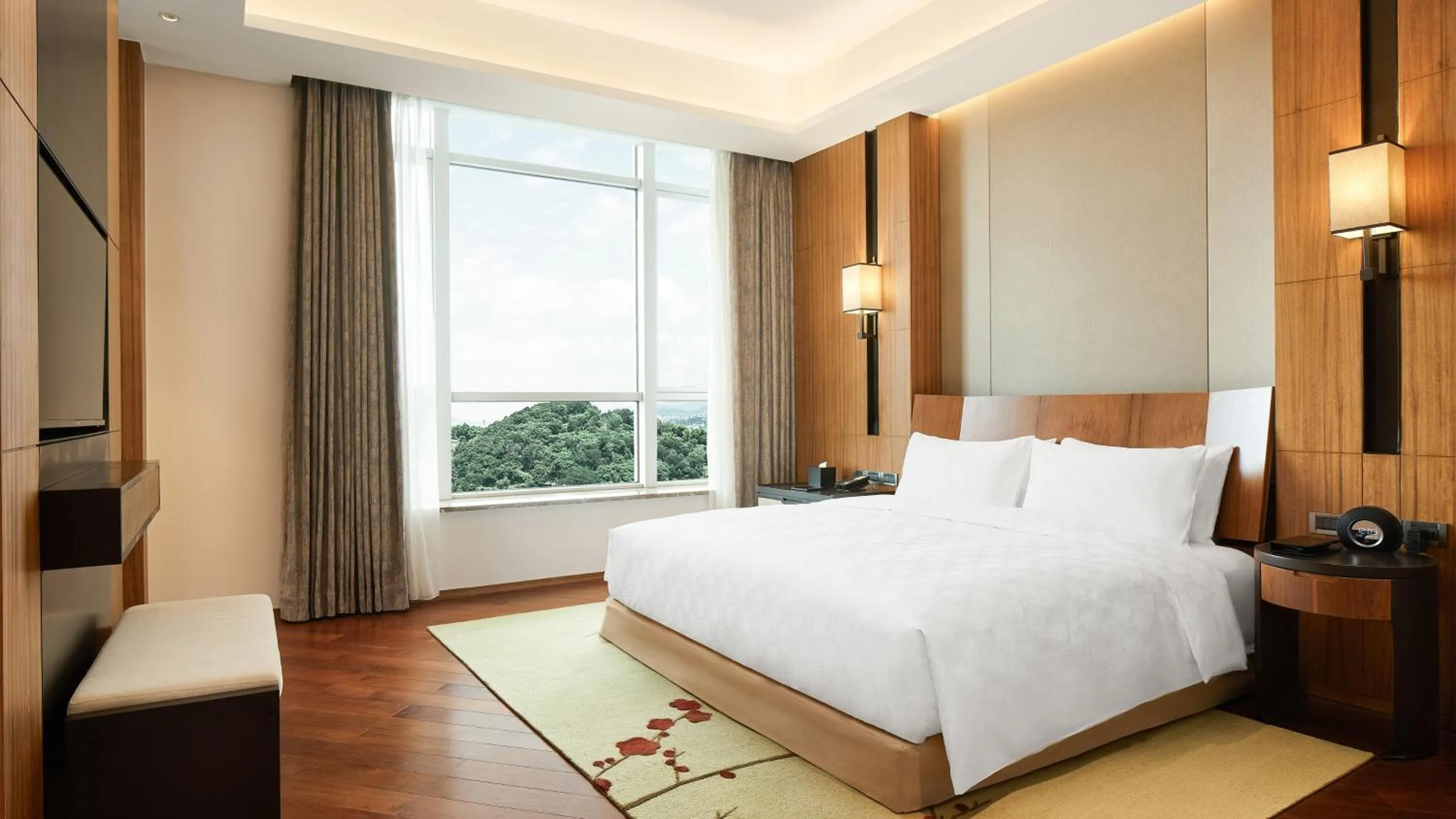 Bedroom, Bed in HUALUXE Ningbo Harbor City