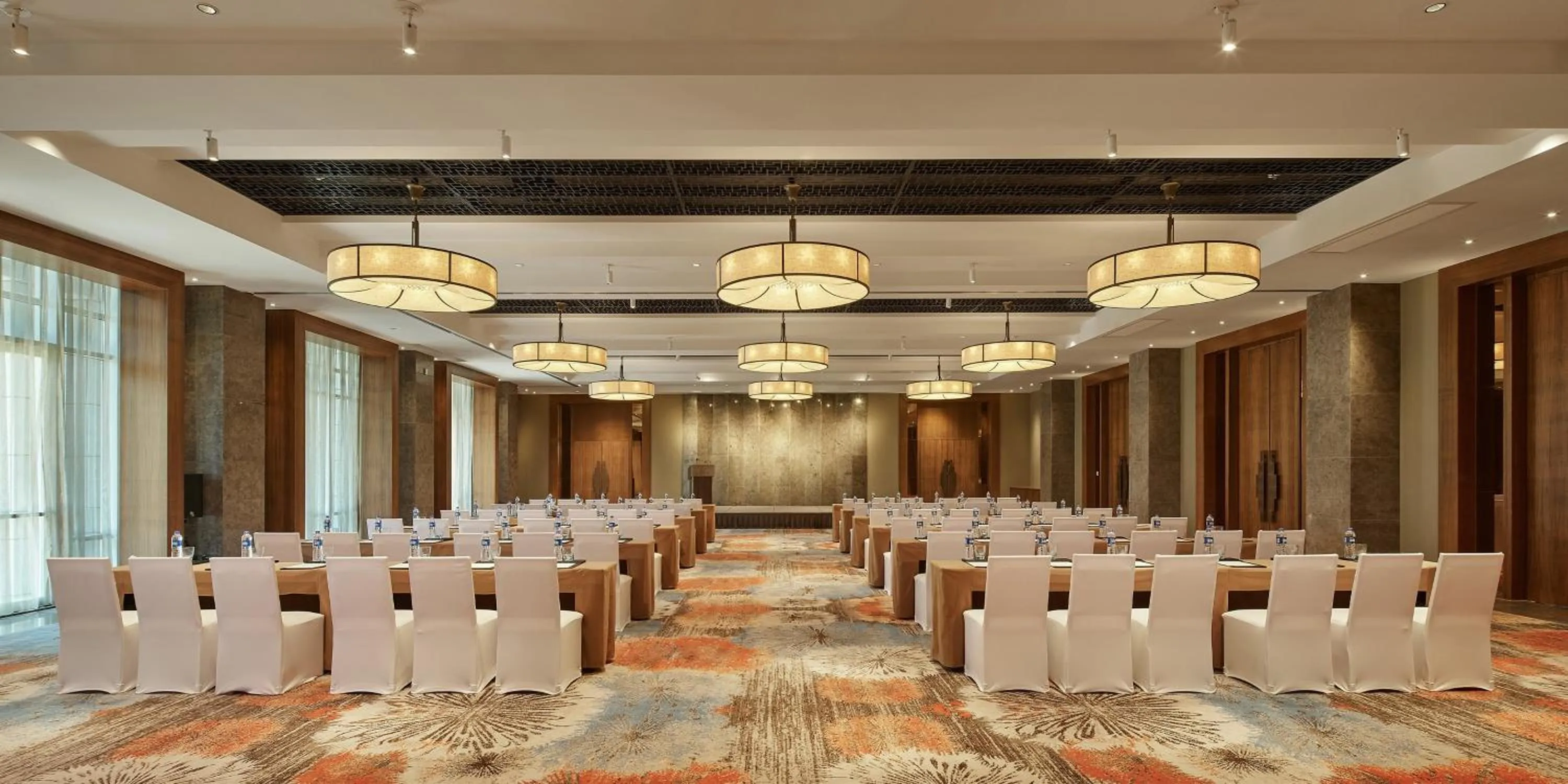 Meeting/conference room in HUALUXE Ningbo Harbor City