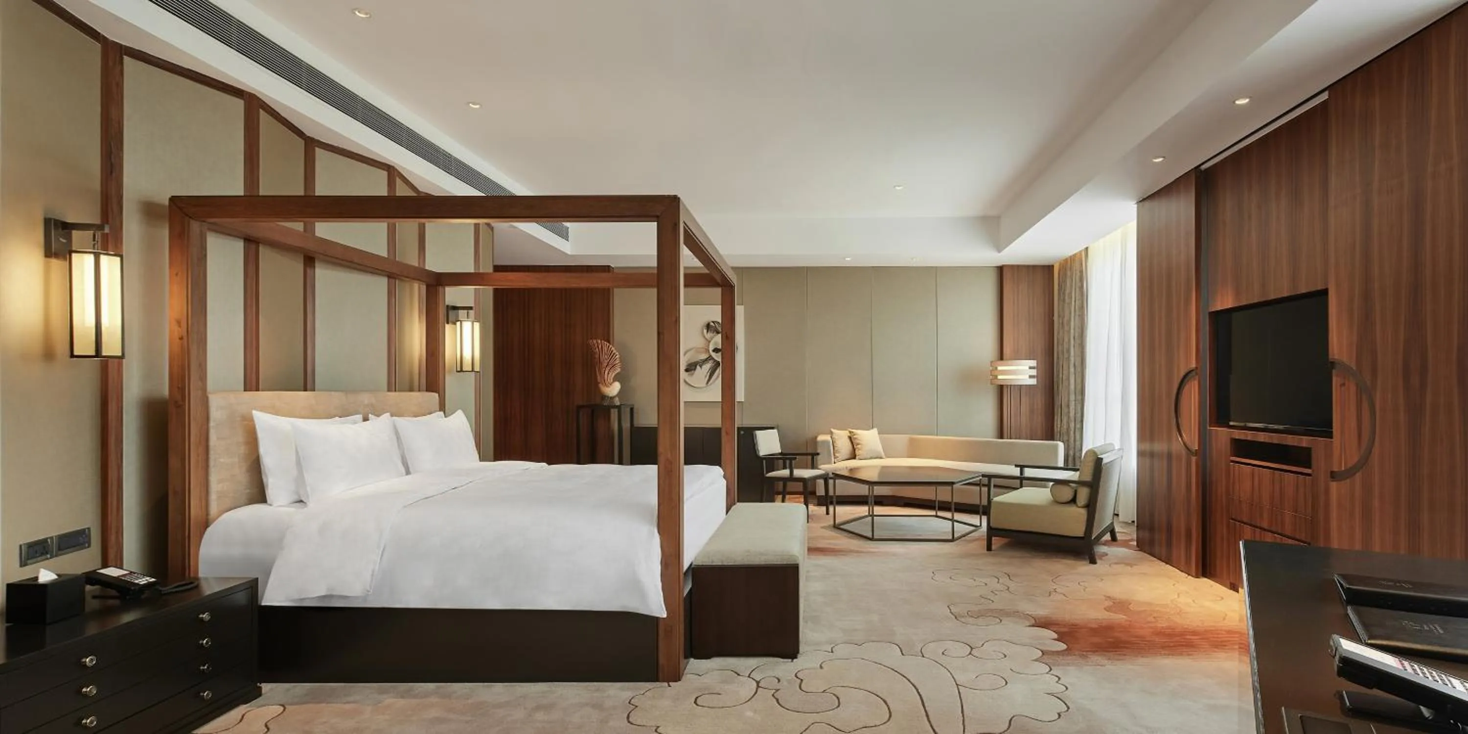 Bedroom, Bed in HUALUXE Ningbo Harbor City