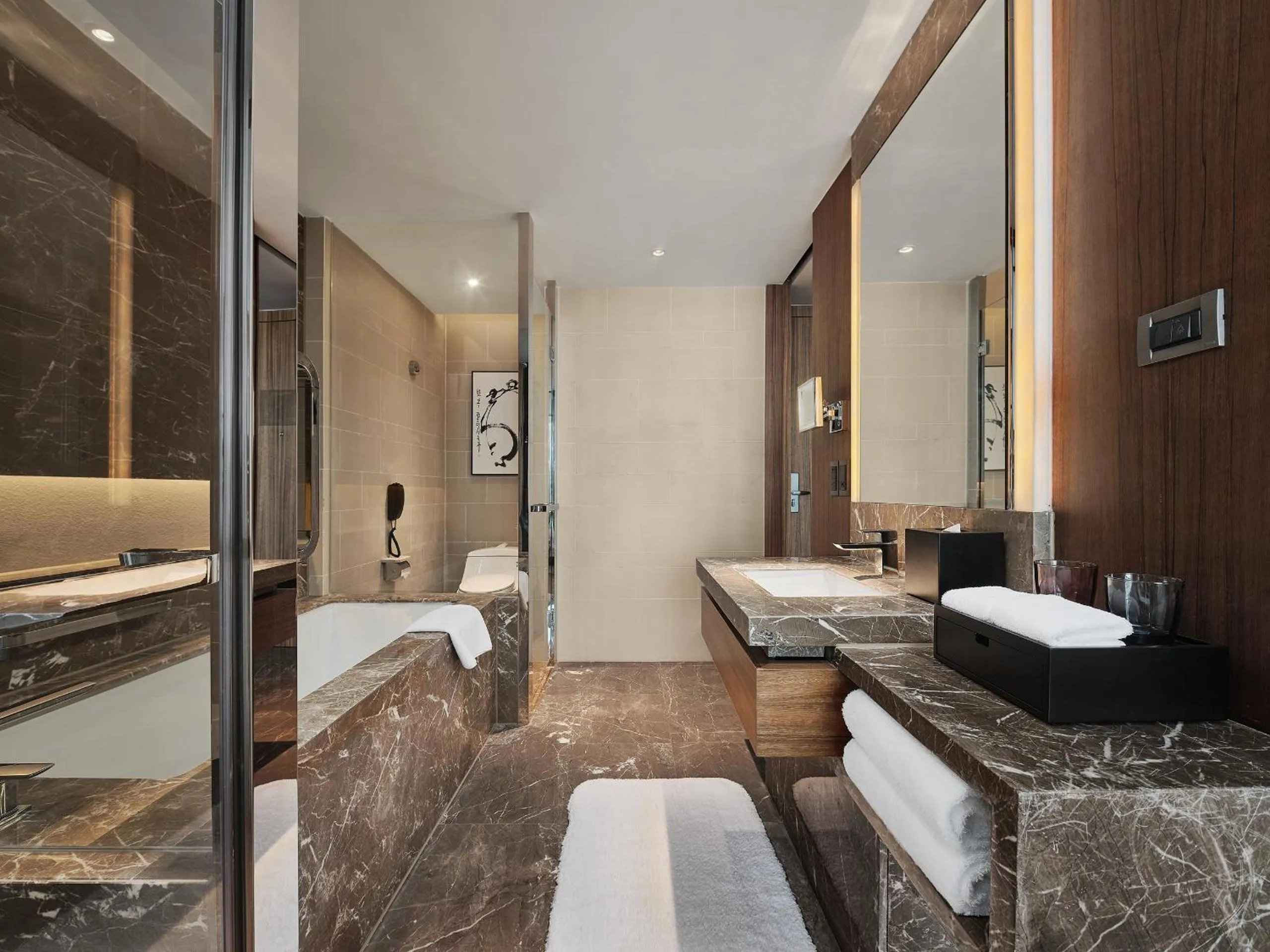 HUALUXE Ningbo Harbor City