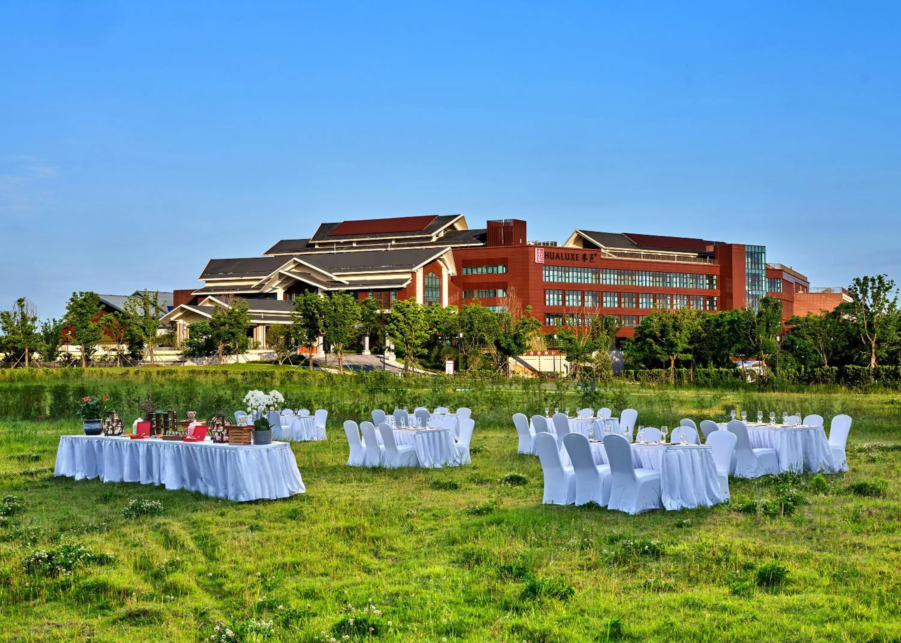 HUALUXE Suzhou Bay Hot Spring Resort