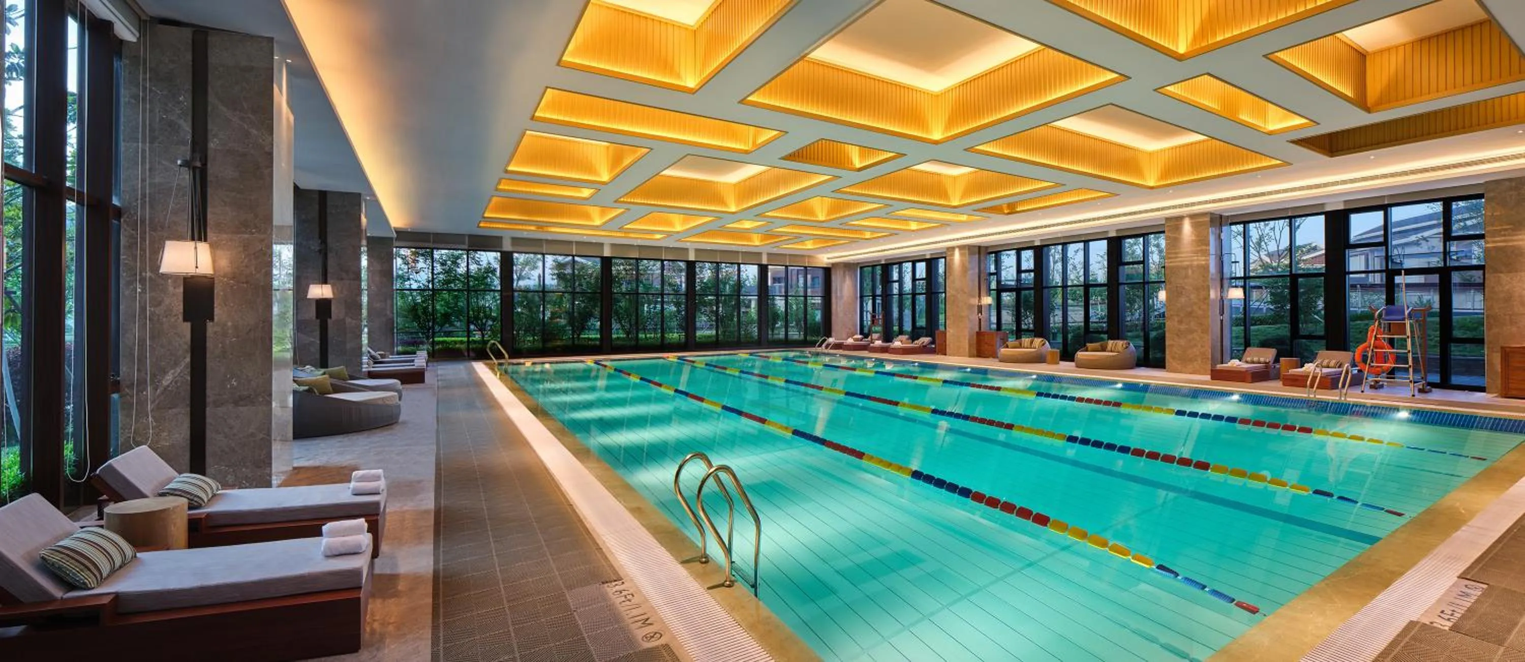 Swimming pool in HUALUXE Suzhou Bay Hot Spring Resort