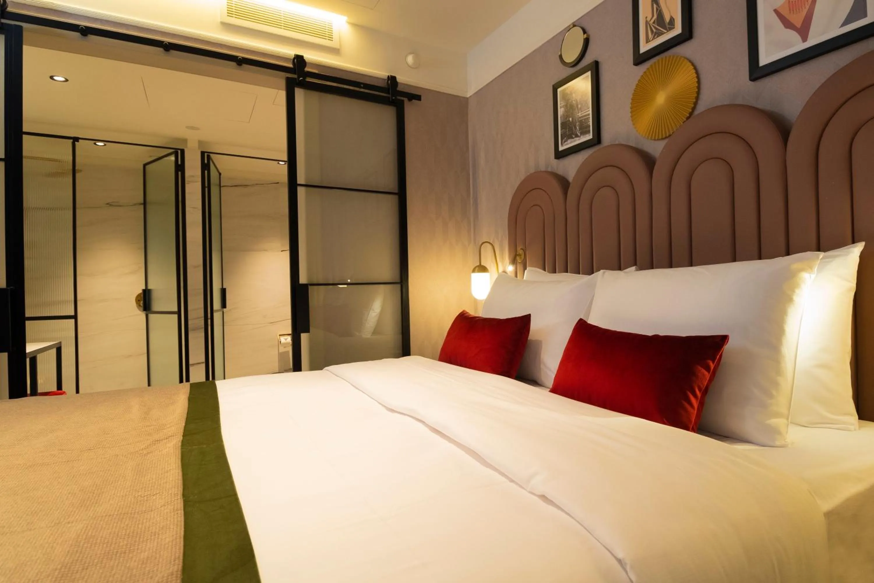 Photo of the whole room, Bed in Hotel Indigo Belgrade by IHG