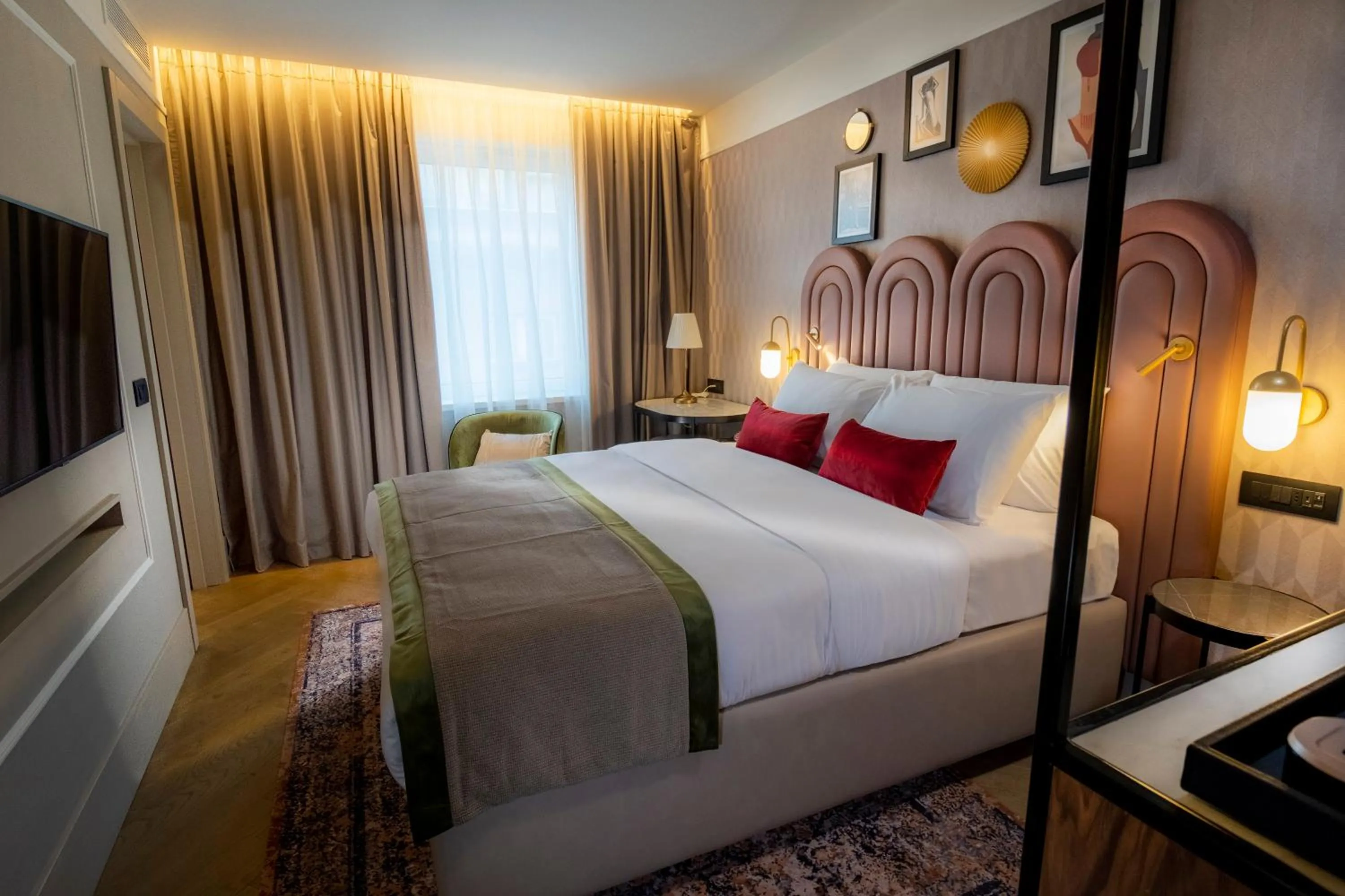 Photo of the whole room, Bed in Hotel Indigo Belgrade by IHG