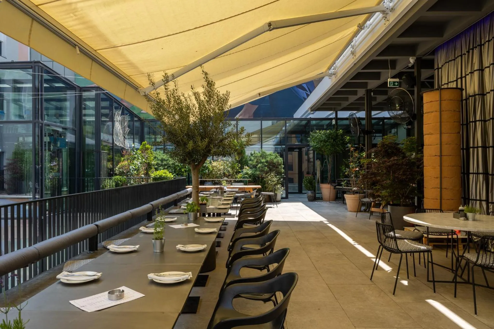 Restaurant/places to eat in Hotel Indigo Belgrade by IHG