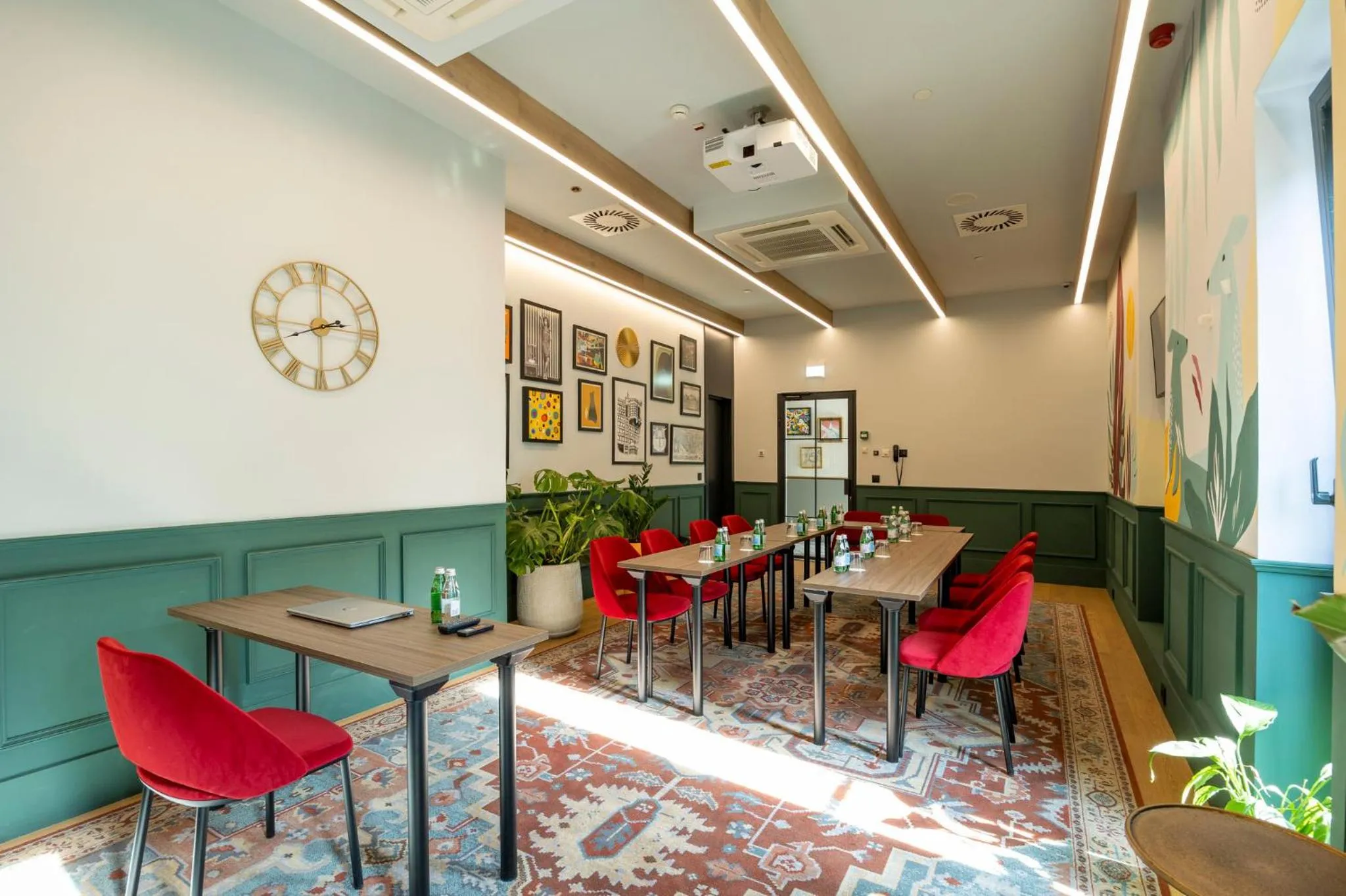 Meeting/conference room in Hotel Indigo Belgrade by IHG