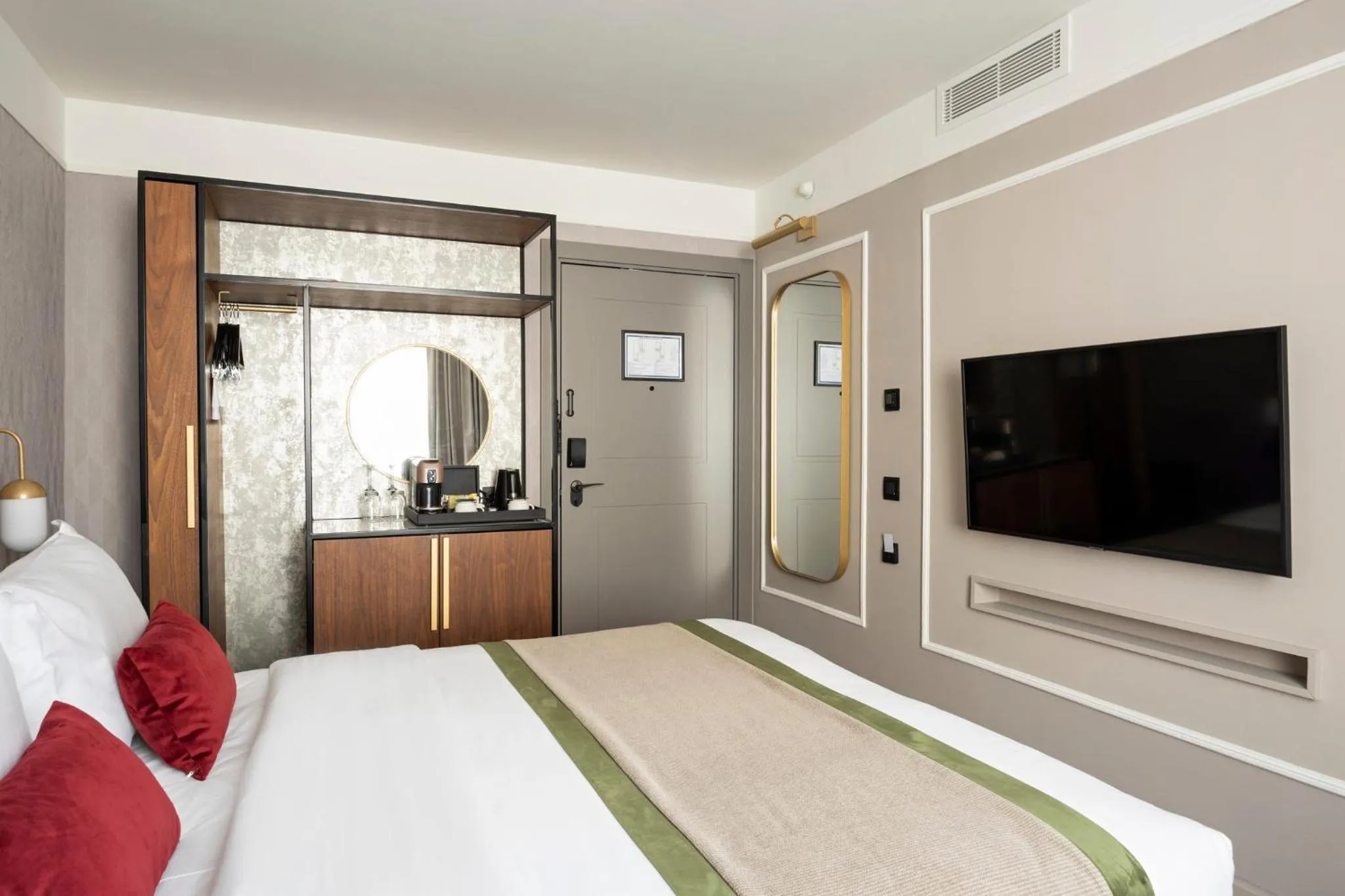 Photo of the whole room, Bed in Hotel Indigo Belgrade by IHG