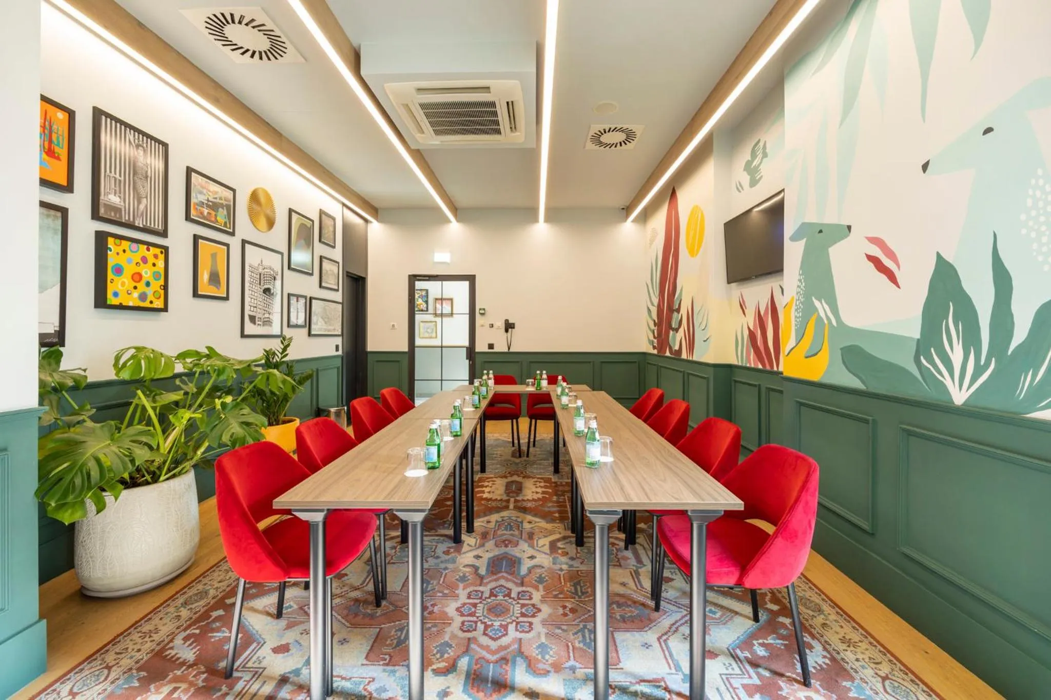 Meeting/conference room in Hotel Indigo Belgrade by IHG