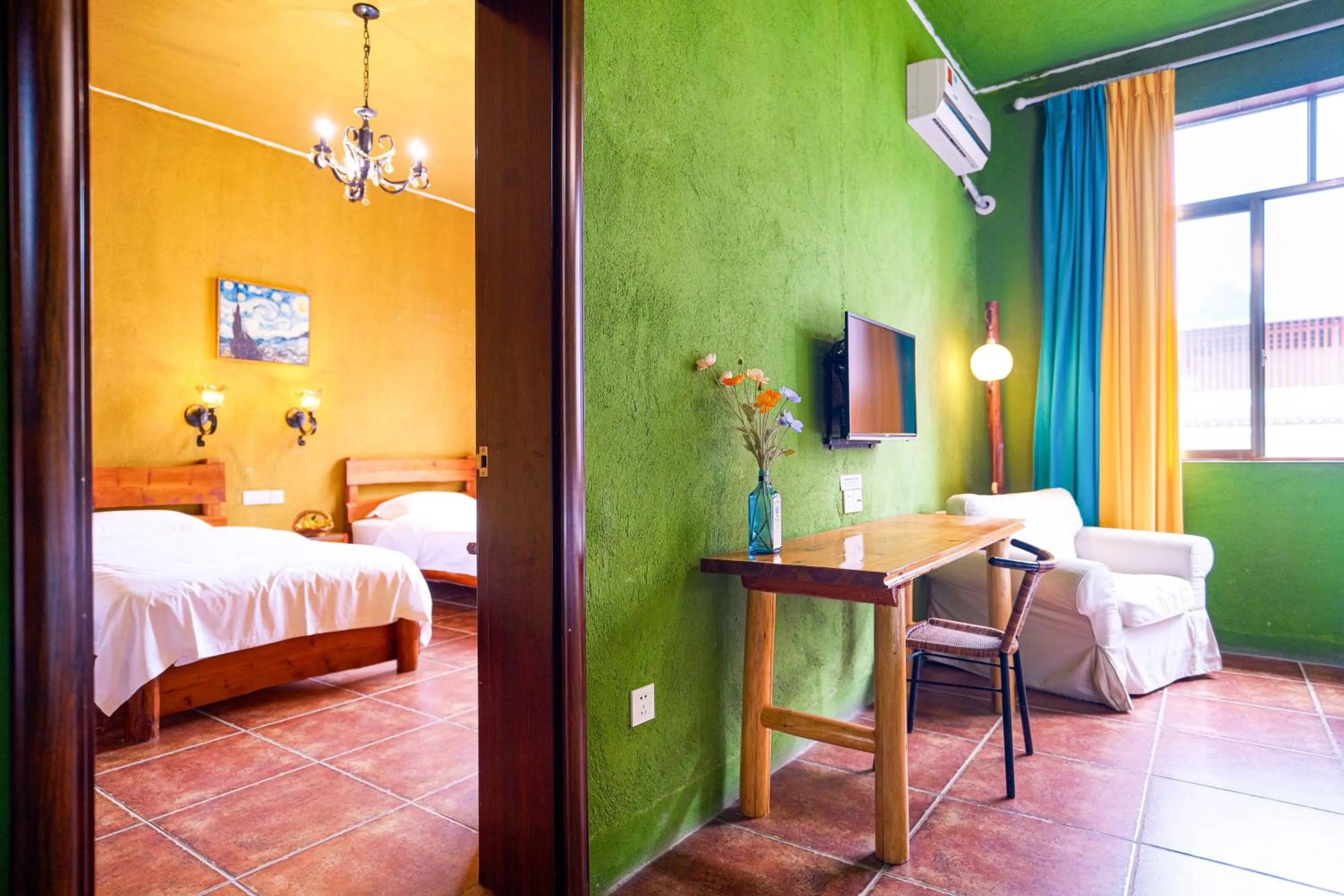 On site, Bed in YangShuo Eden Inn