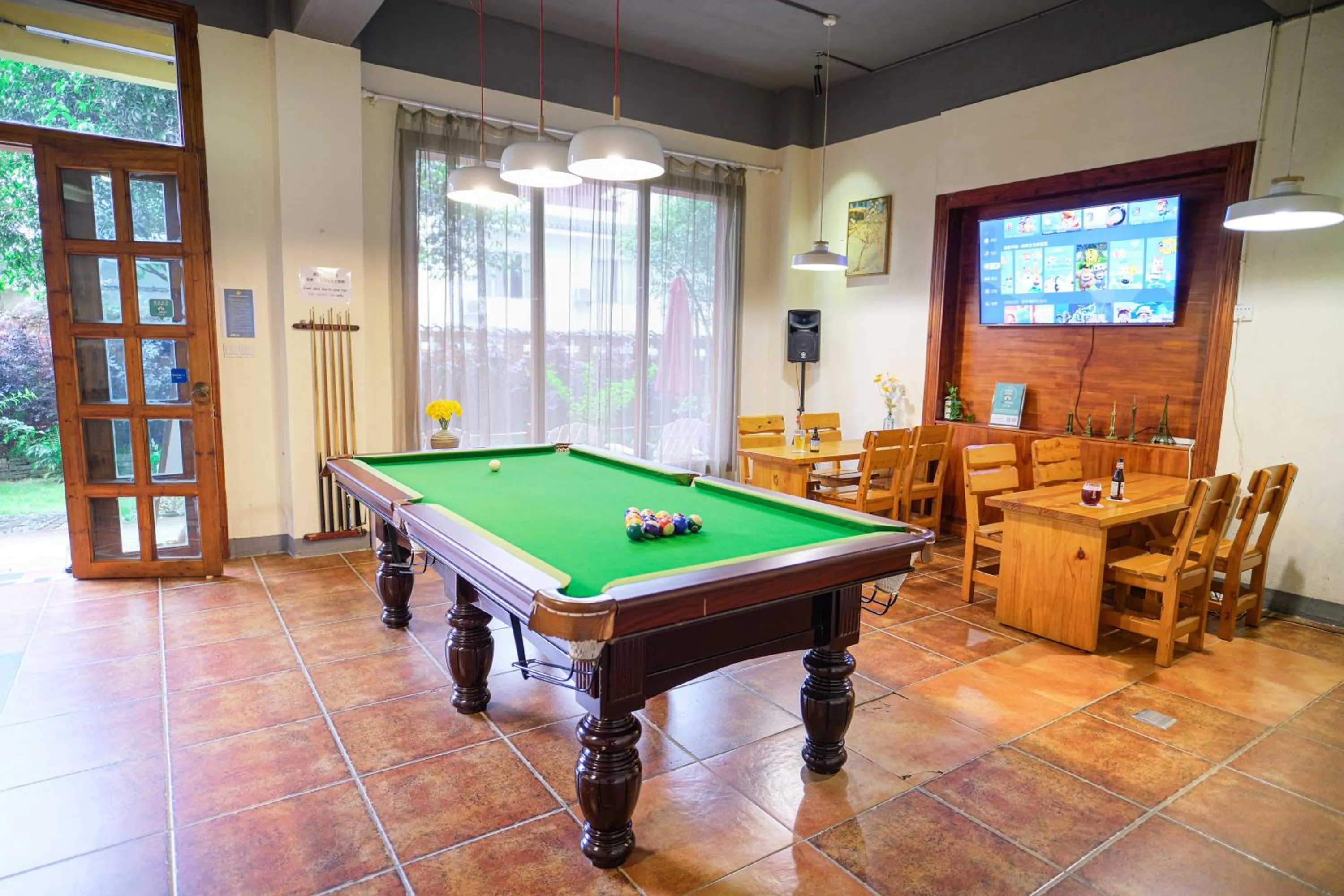 Communal lounge/ TV room in YangShuo Eden Inn