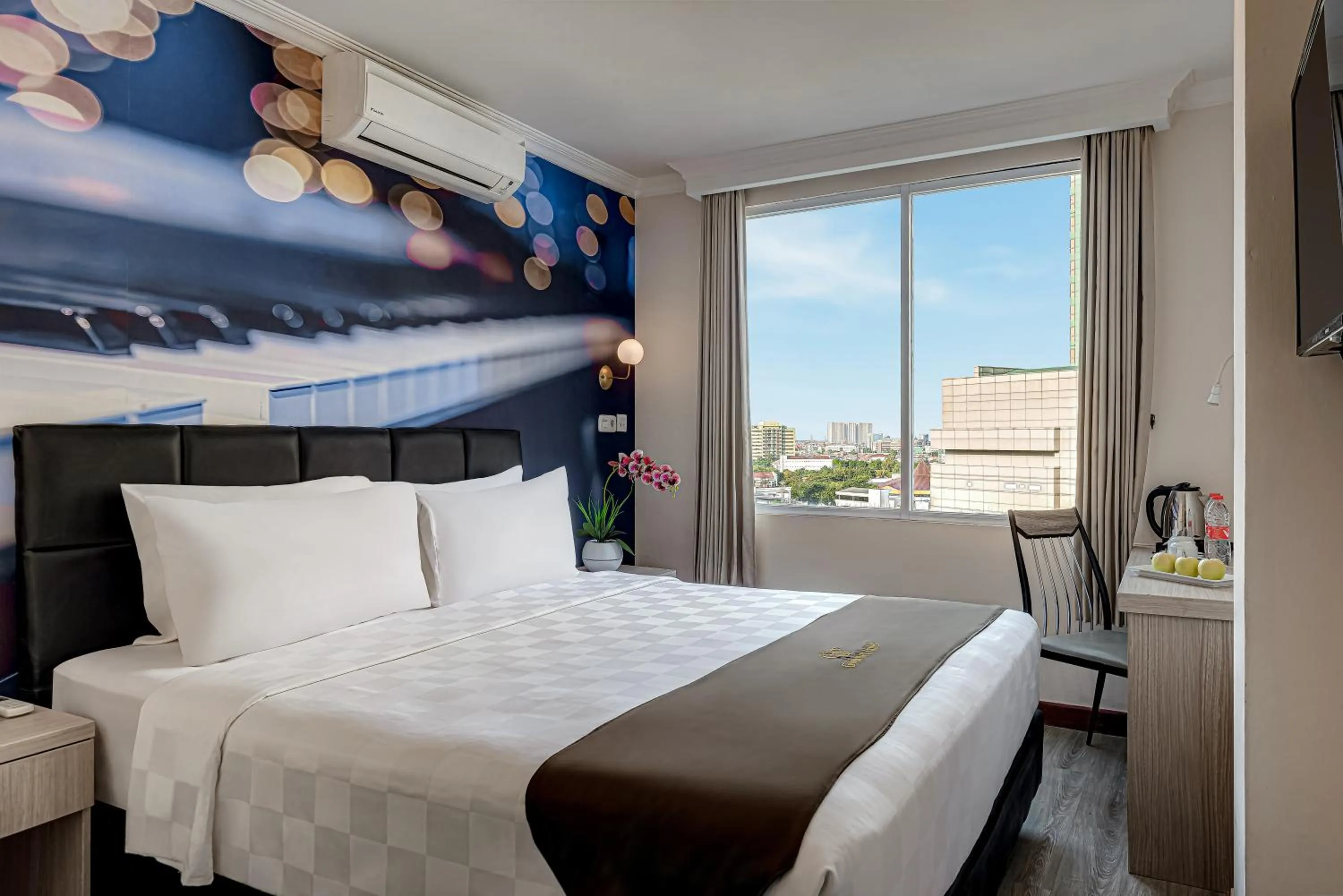 Bed in Goldvitel Hotel Surabaya